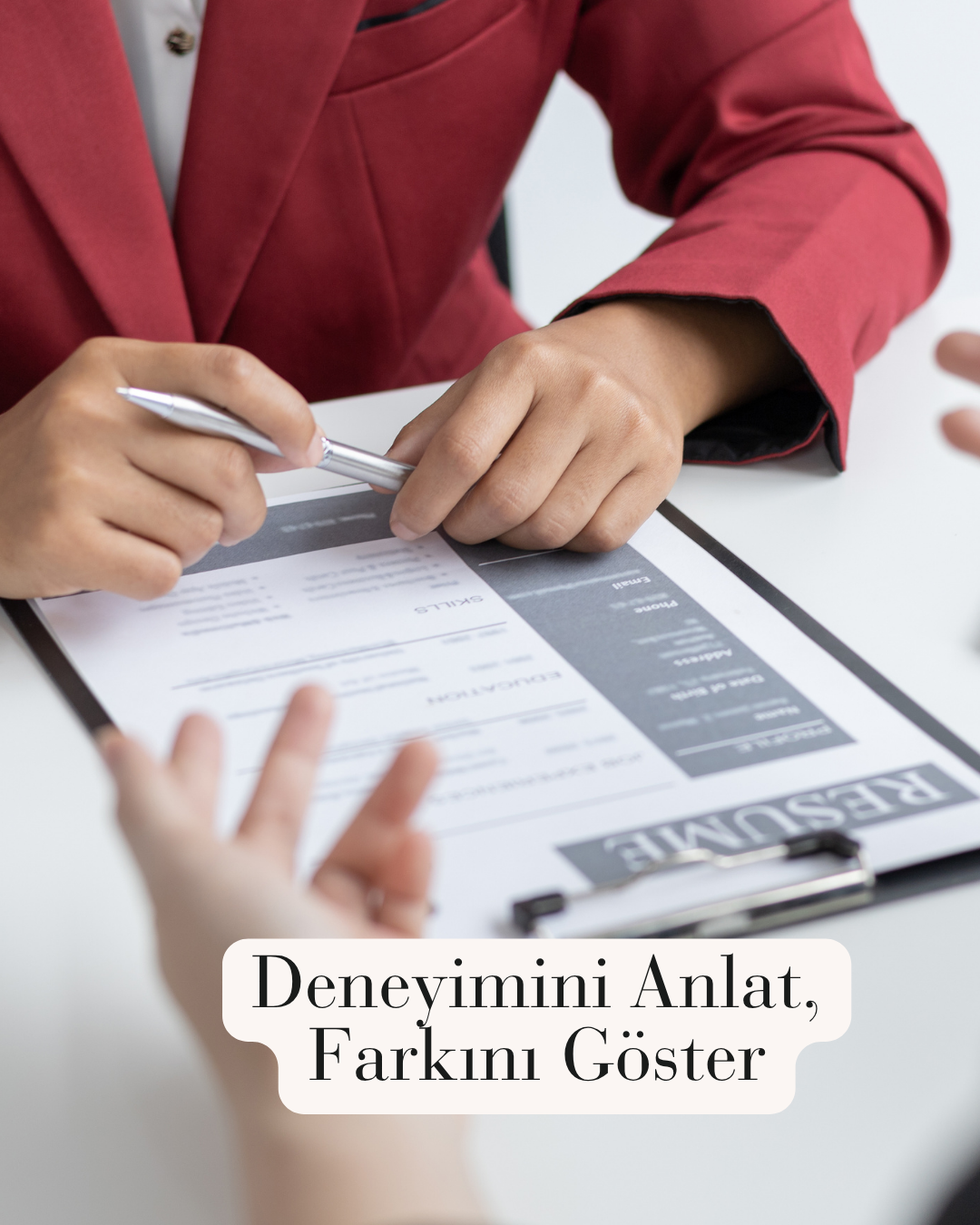 iş görüşmesi resume tutan aday