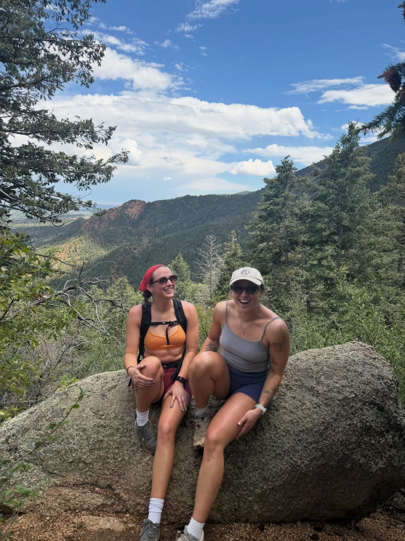 A mile straight uphill on stairs 🥵and then 3 miles of ✨frolicking✨ downhill! This was one of my favorite hikes I&rsquo;ve done🥹🌲⛰️ 

Grateful to have a body that can do this and a best friend that&rsquo;s down to send it when we&rsquo;re doing a S