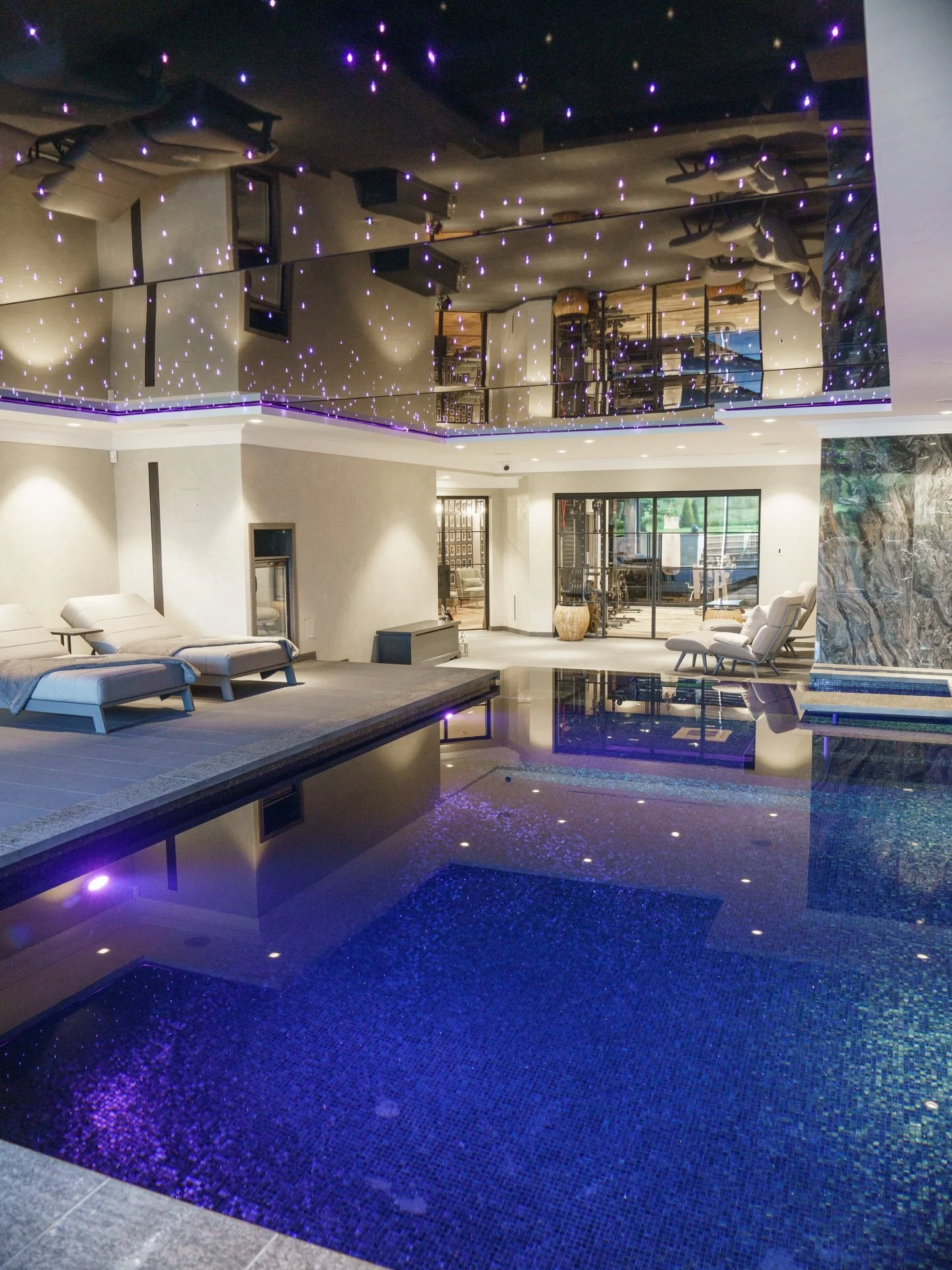 This is what Residential Luxury Pool of the Year looks like.🏆

Designed and engineered for both wellness and relaxation. Take a look at this award winning indoor pool, combining concrete construction, black glass mosaic tiles and large format porcel