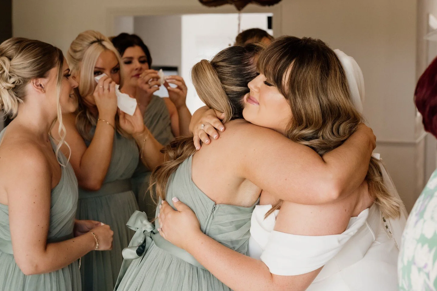 The most beautifully emotional bridal reveal I've ever had the joy of capturing 🤍  Bride Laura looked absolutely radiant ahead of her joyful spring wedding at The Little Fox, Wirral 🫶 

Photographer: @laurabarehamphotography
Venue: @littlefoxwirral
