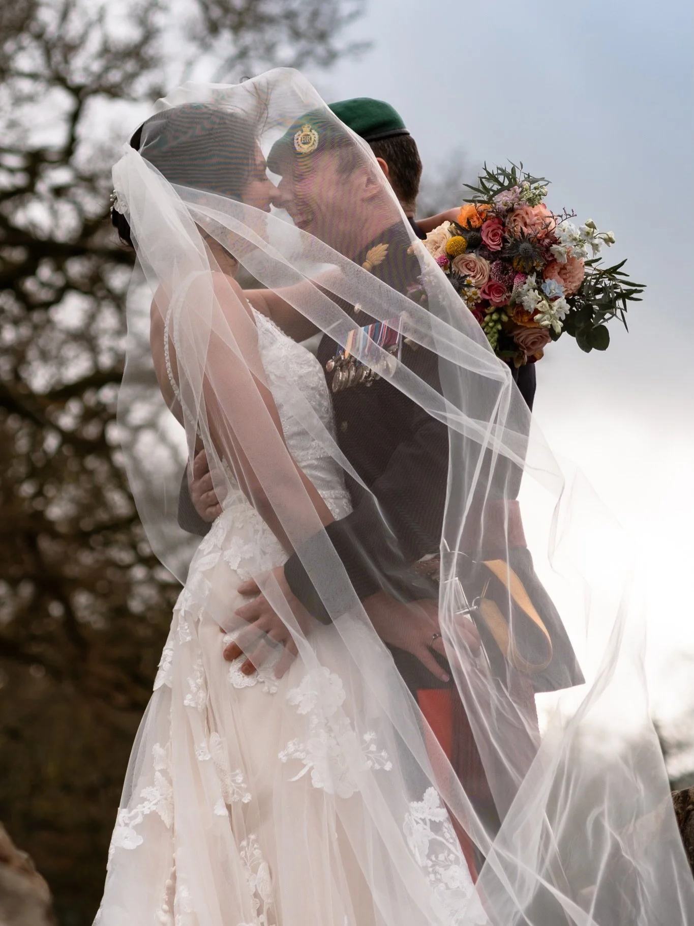 If there&rsquo;s one thing this job shows you it&rsquo;s how quickly time flies 🥹 One year ago today I was at the gorgeous Out Barn celebrating this gorgeous pairs stunning spring wedding 🫶🏻happy anniversary you two!! &hearts;️

Photographer: @lau