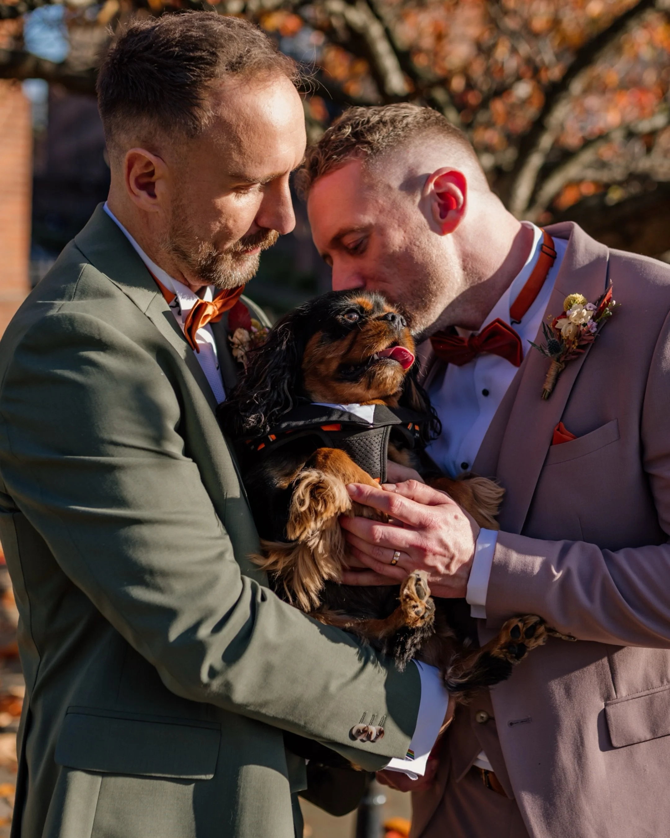 The stunning sunshine-y wedding of Lee and Rob on an October day in Manchester that felt more like August at times 👀🌞

Lovely Lee and Rob&rsquo;s day was so chilled and gorgeous, with Manchester&rsquo;s city centre vibes out in full force. The gene