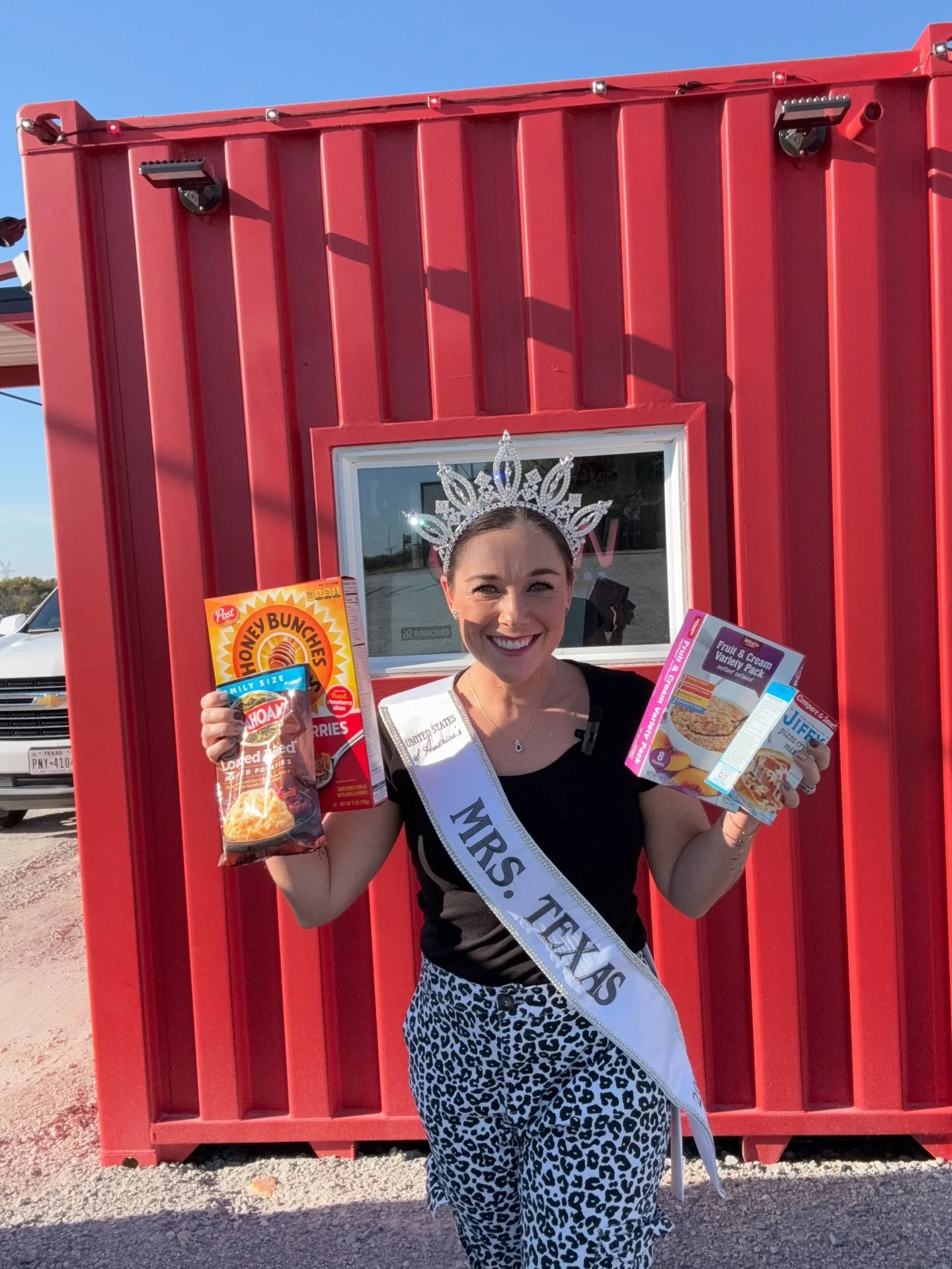 There&rsquo;s still time to donate to our food drive! Drop off locations are set up at both locations of @bythegraceofcoffee or send me a message to contribute from afar! Thank you to everyone who had donated so far, we will be taking everything to @