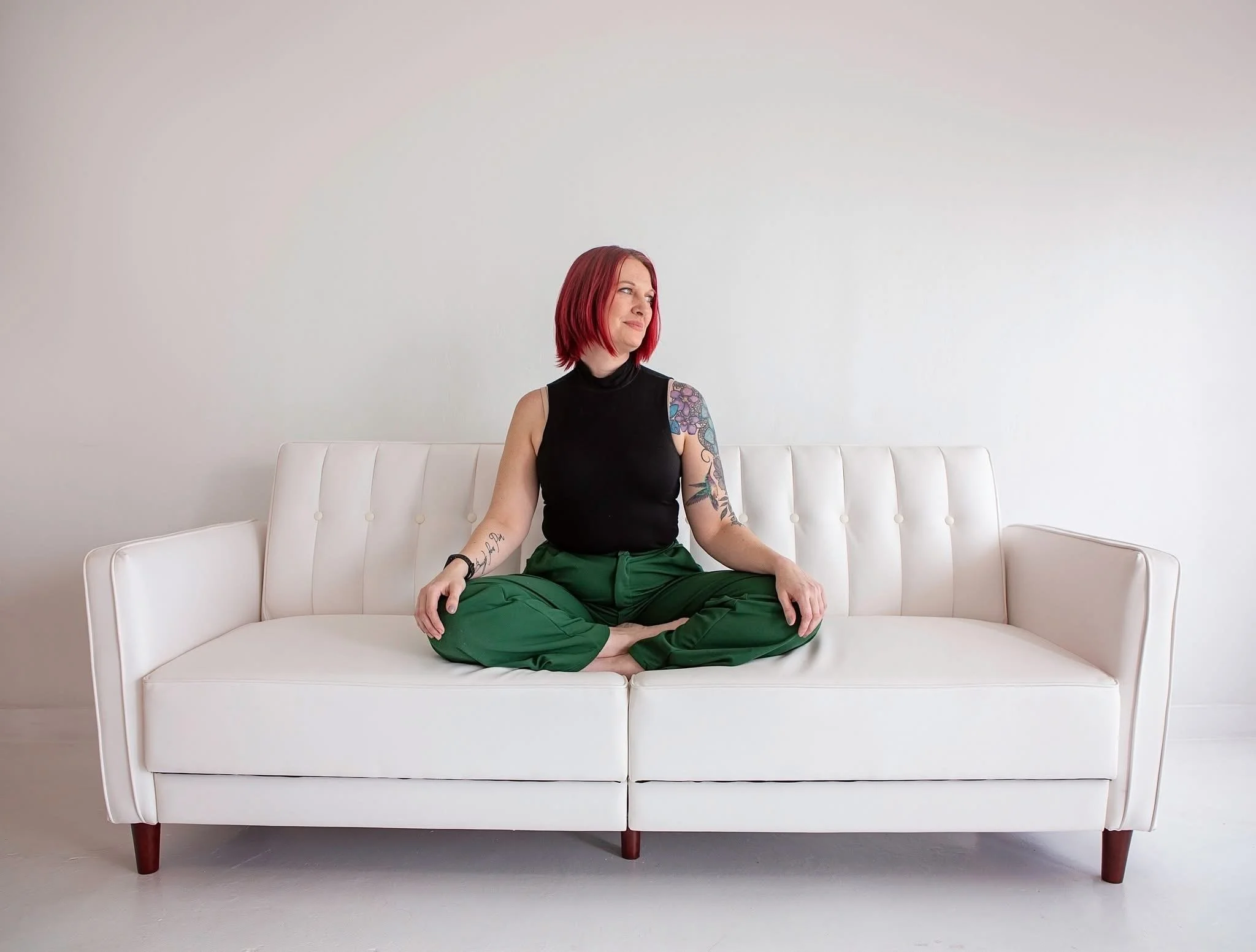 A wedding photographer with an artistic style that embraces full color images. 