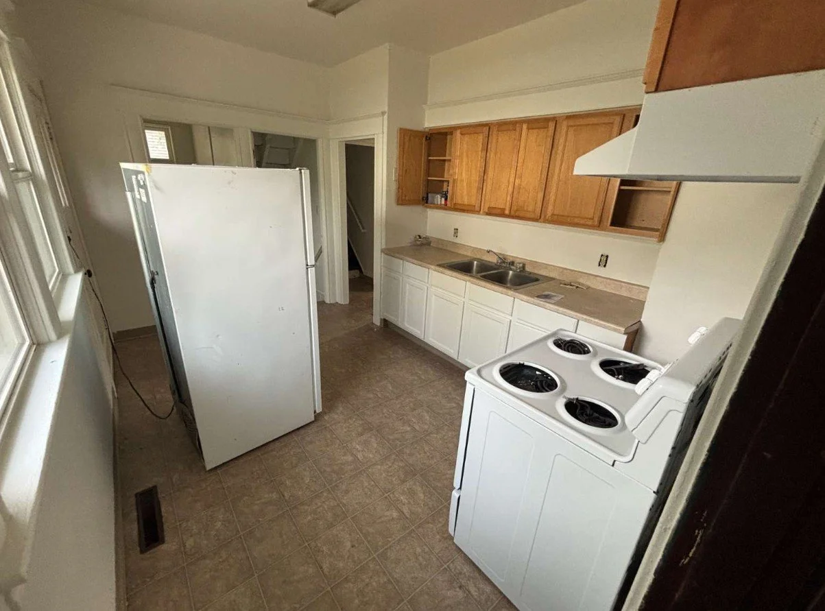 316 SE 31st Before Kitchen.jpg