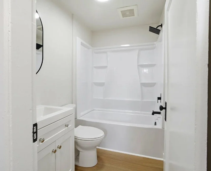 2542 Se 18th After Bathroom.jpg