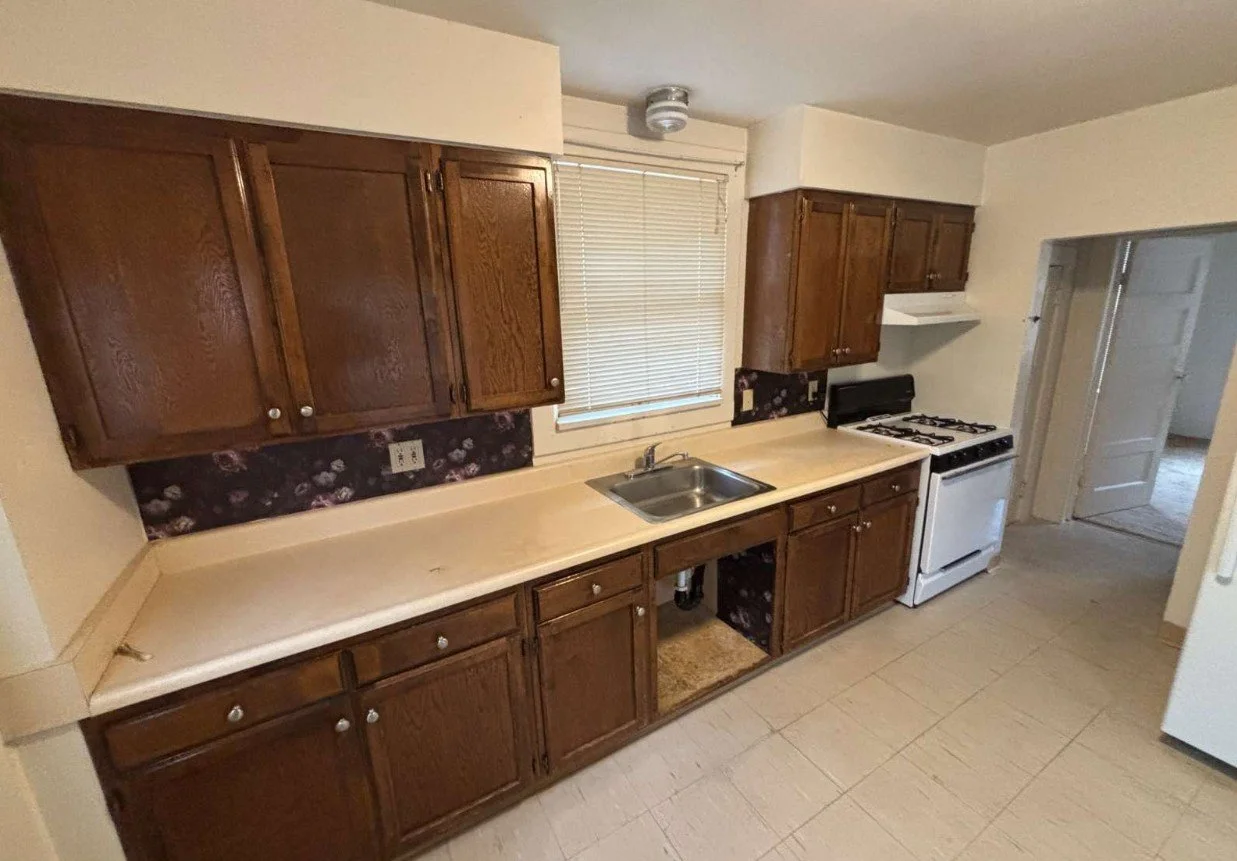 617 Se 20th Kitchen Before.jpg