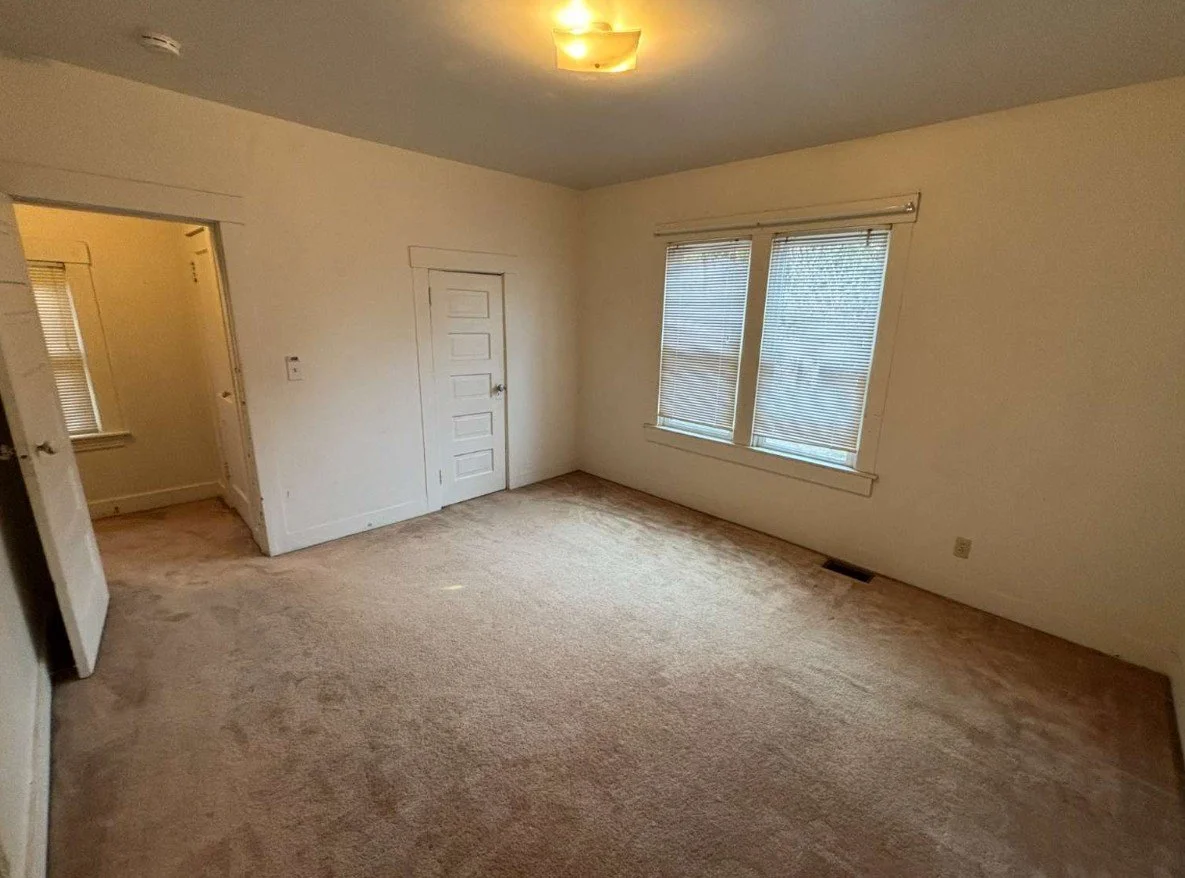 617 Se 20th Bedroom before.jpg