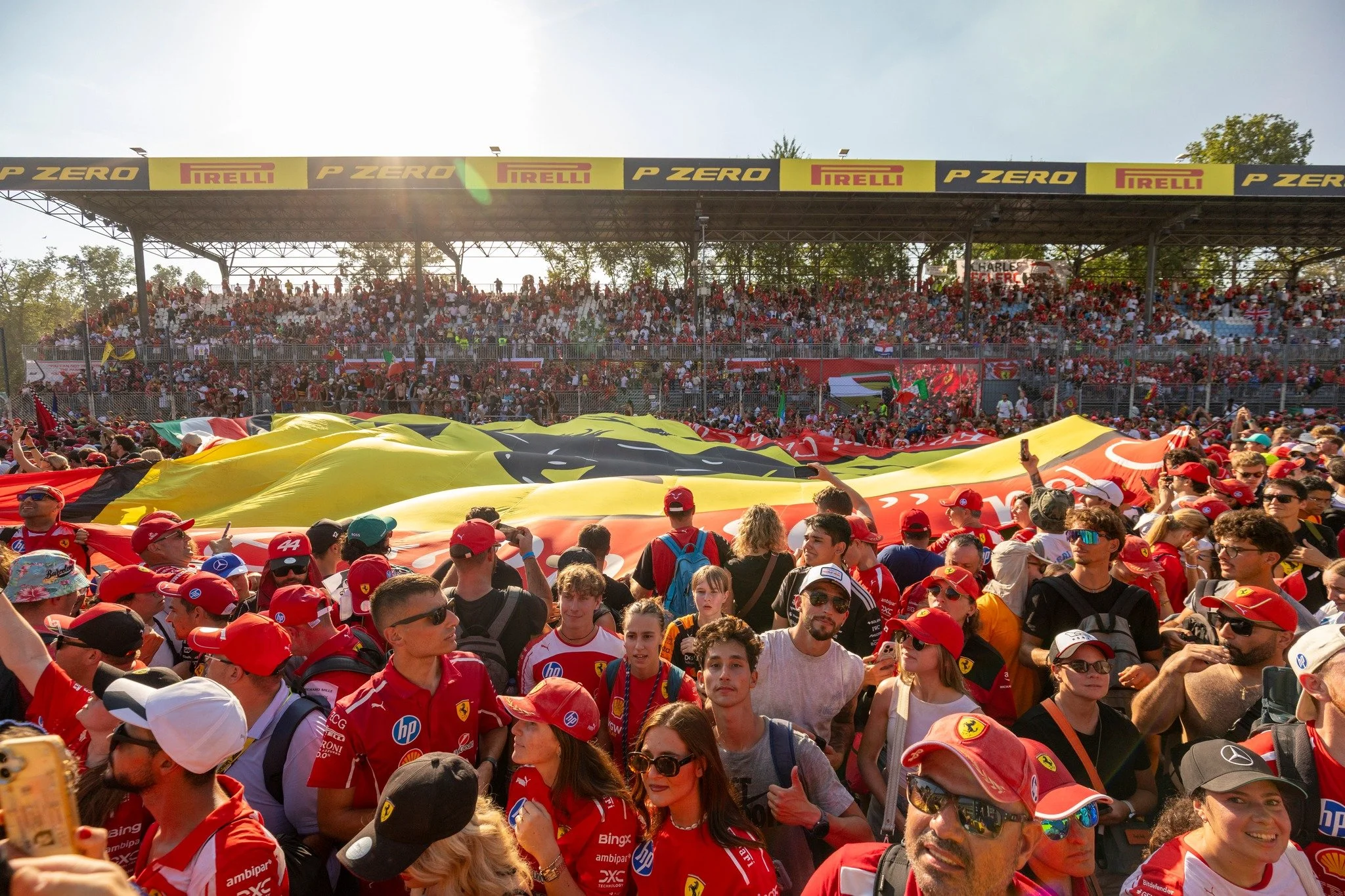 Not the party the Marea Rossa expected.

But Monza still got to sing the Inno di Mameli for one of its own. 🇮🇹

#KimiAntonelli #MareaRossa #ItalianGP #MonzaGP #Monza #Formula1 #F1 #Tifosi #InnoDiMameli #MercedesAMGF1 #ScuderiaFerrari #F1Photography