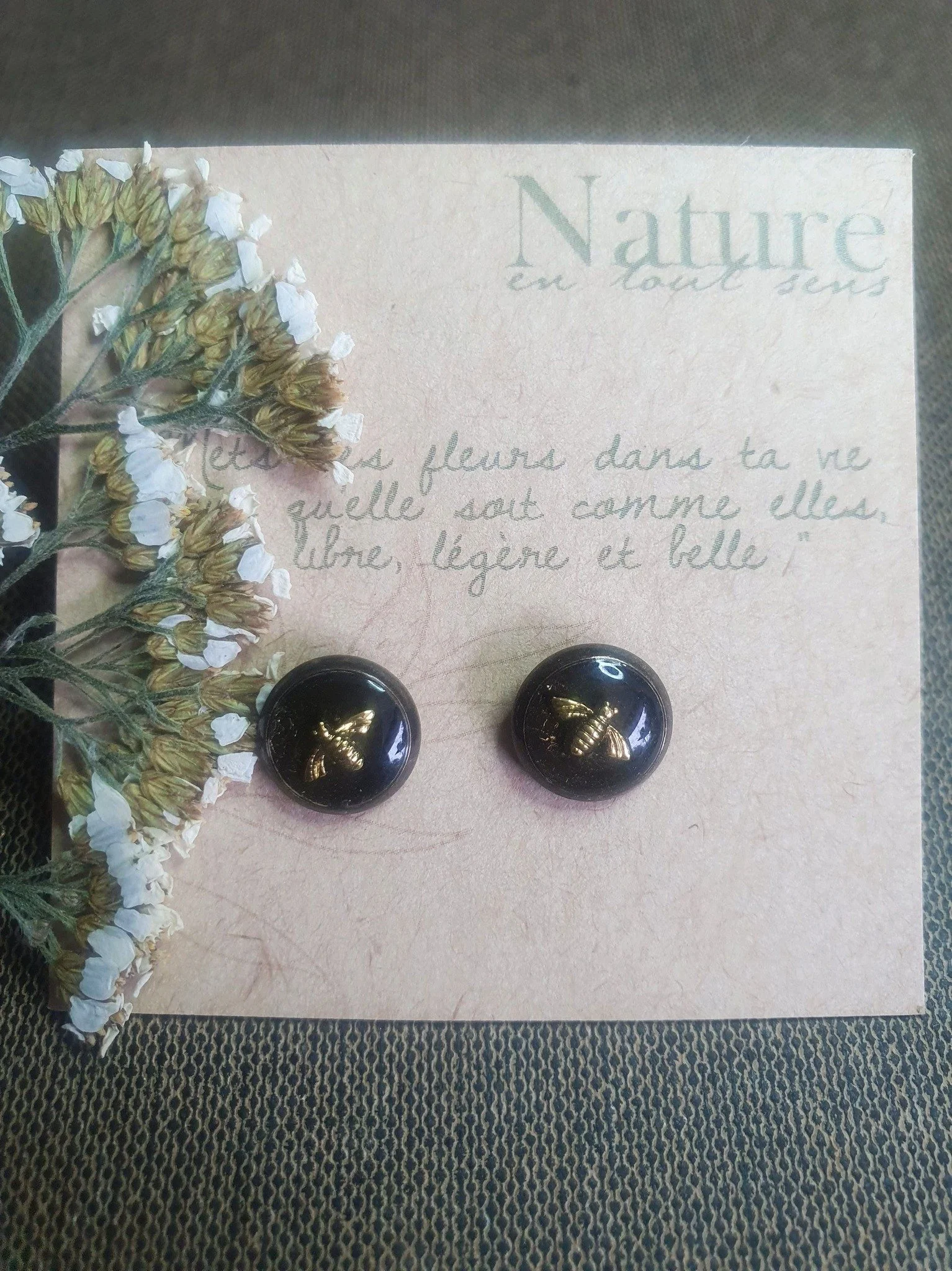 💌 Je mettrai une paire de clous d'oreilles 🐝 dans toutes les commandes de plus de 55.- (hors frais de livraison) pass&eacute;es et pay&eacute;es avant demain 22h22 💌

Alors profites-en !!!!

J'alimenterai de mani&egrave;re plus claire les dispos e