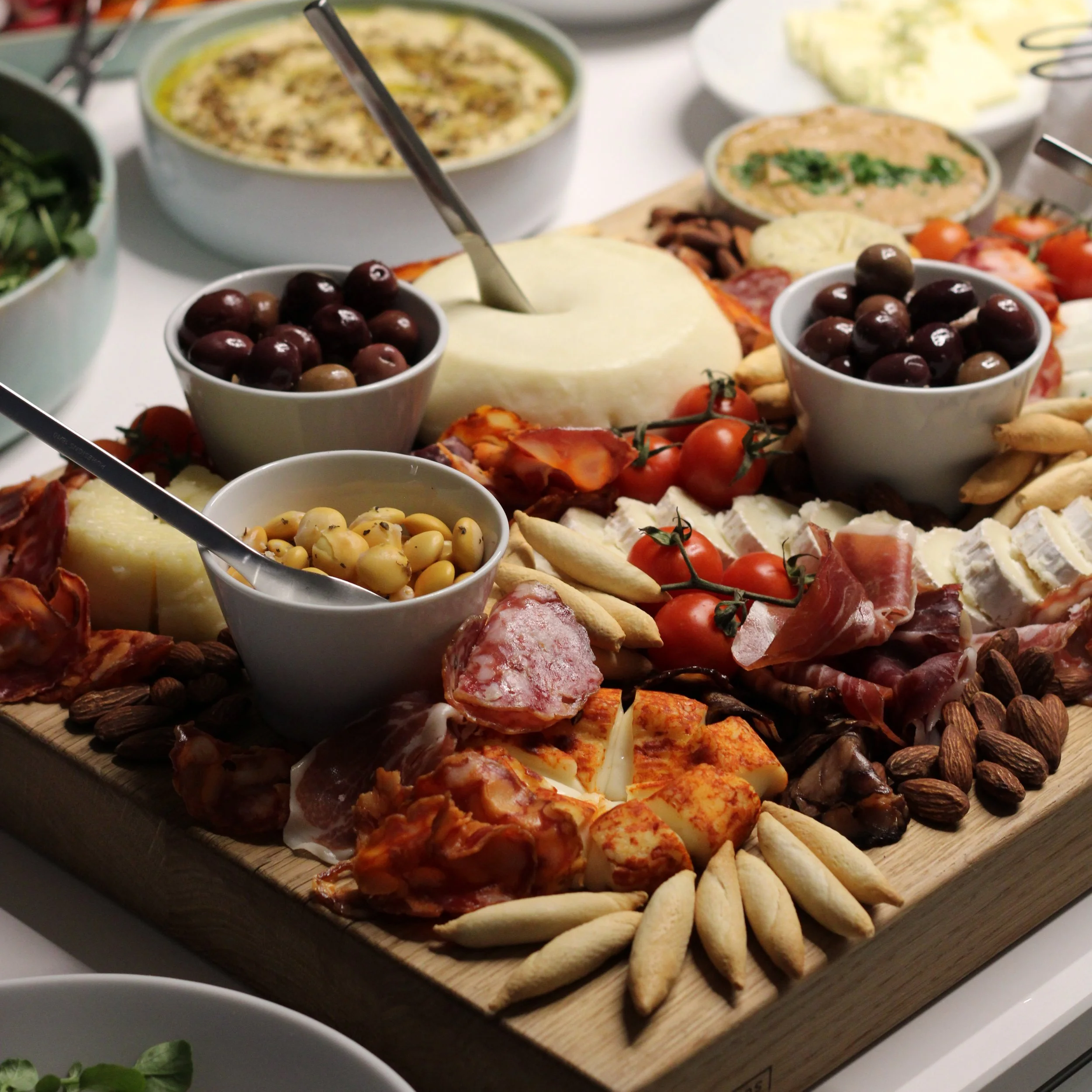cheese+board+for+party.png