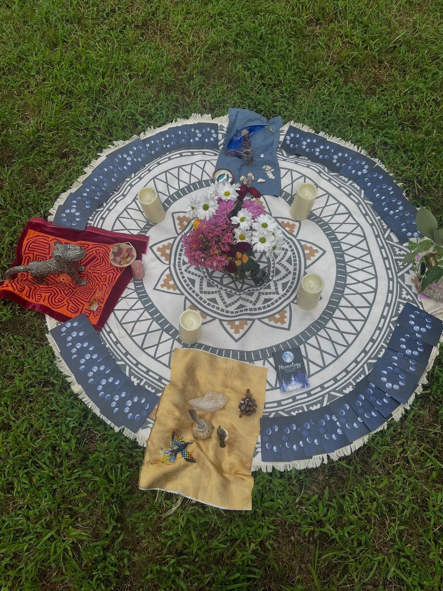 Our first Root to Rise Women&rsquo;s Circle was incredible&hellip;

We came as strangers and in just 90 minutes we could feel a sense of community, sisterhood

We shared and held silence

We came exactly as we were

At the end people shared feelings 