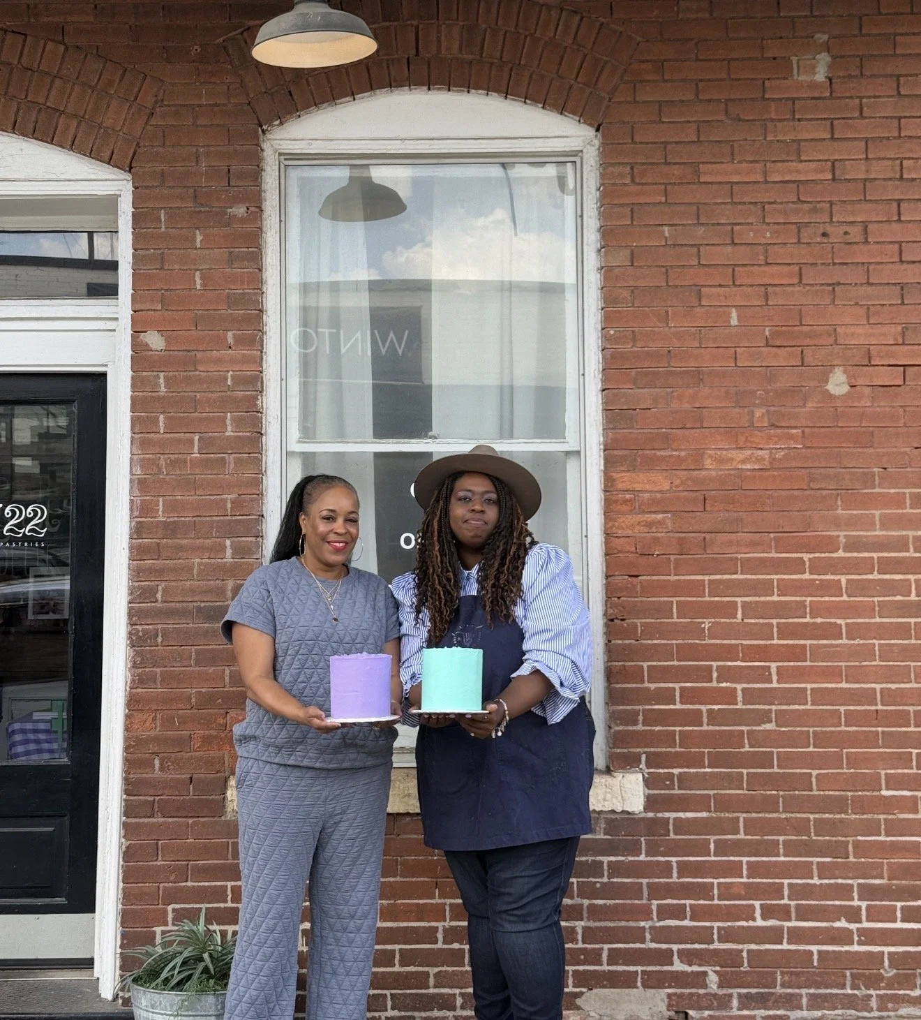 Family of Five Partners with Loft 22 Cakes for Slice of Happiness Program