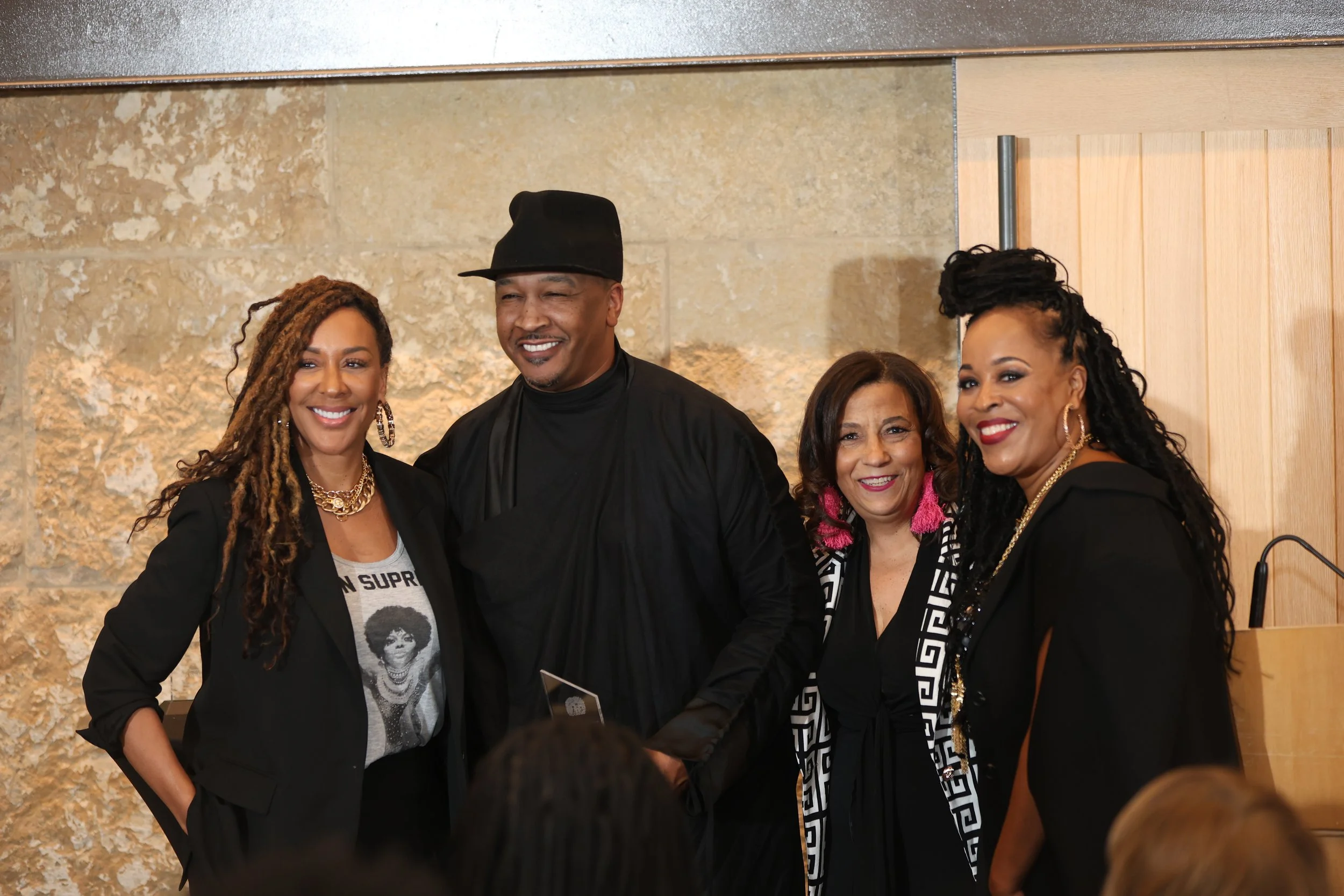 Celebrity Stylist JBolin recieves Black Excellence Award