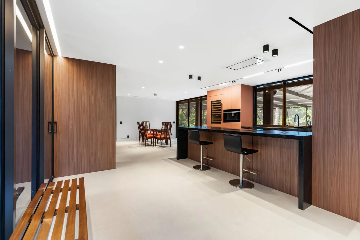 19-kitchen-bar.jpg