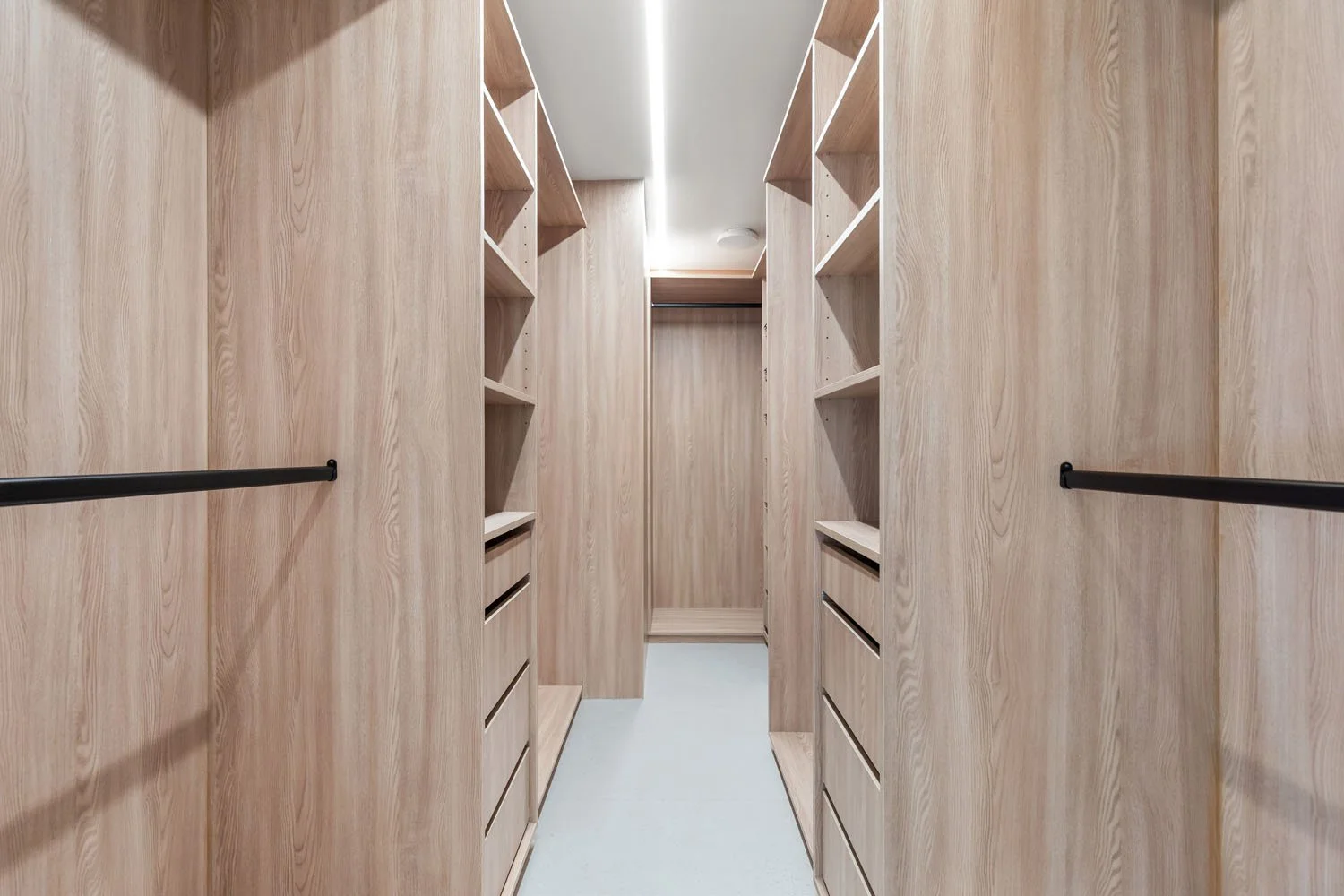57-master-closet.jpg