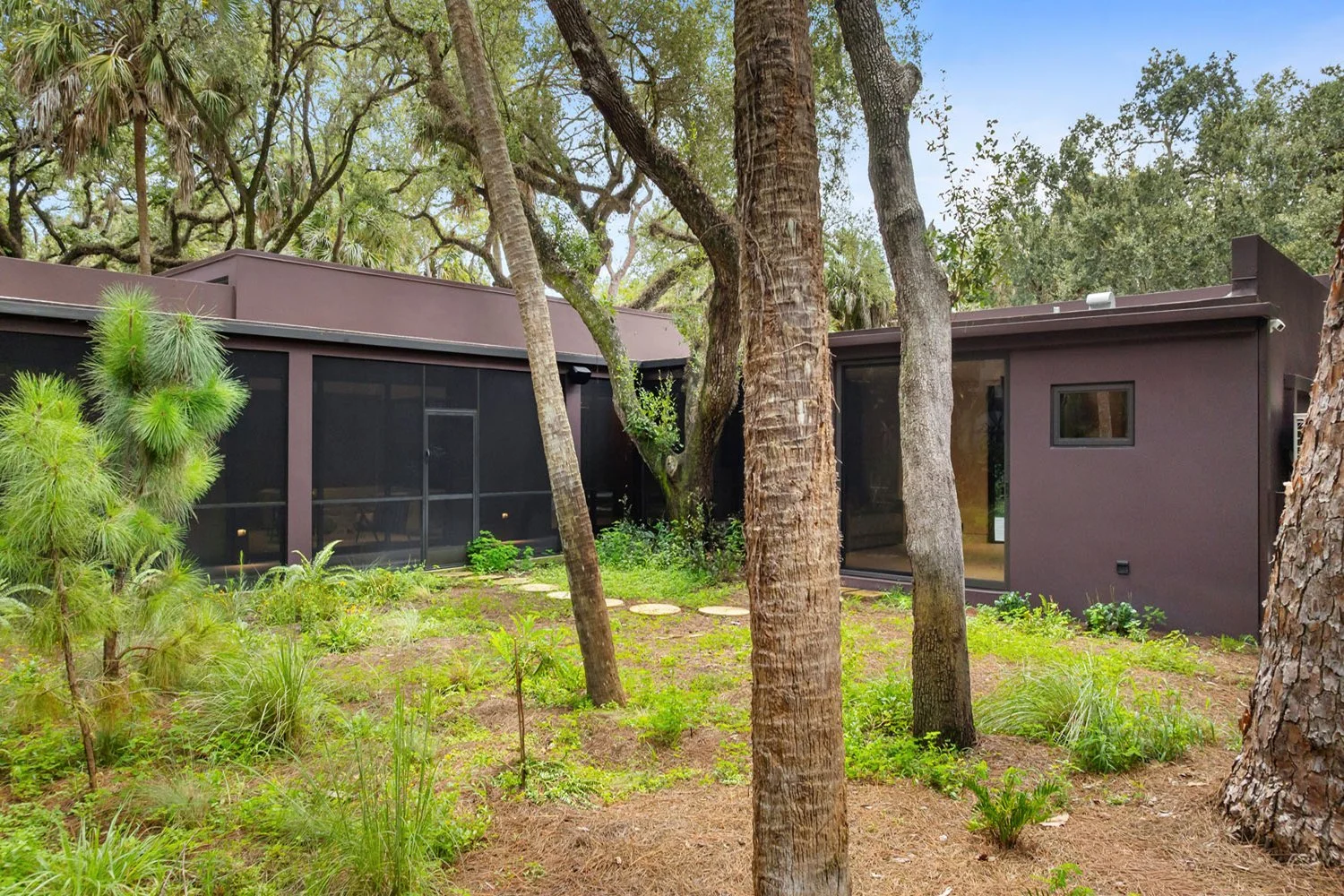 04-ext-backyard.jpg