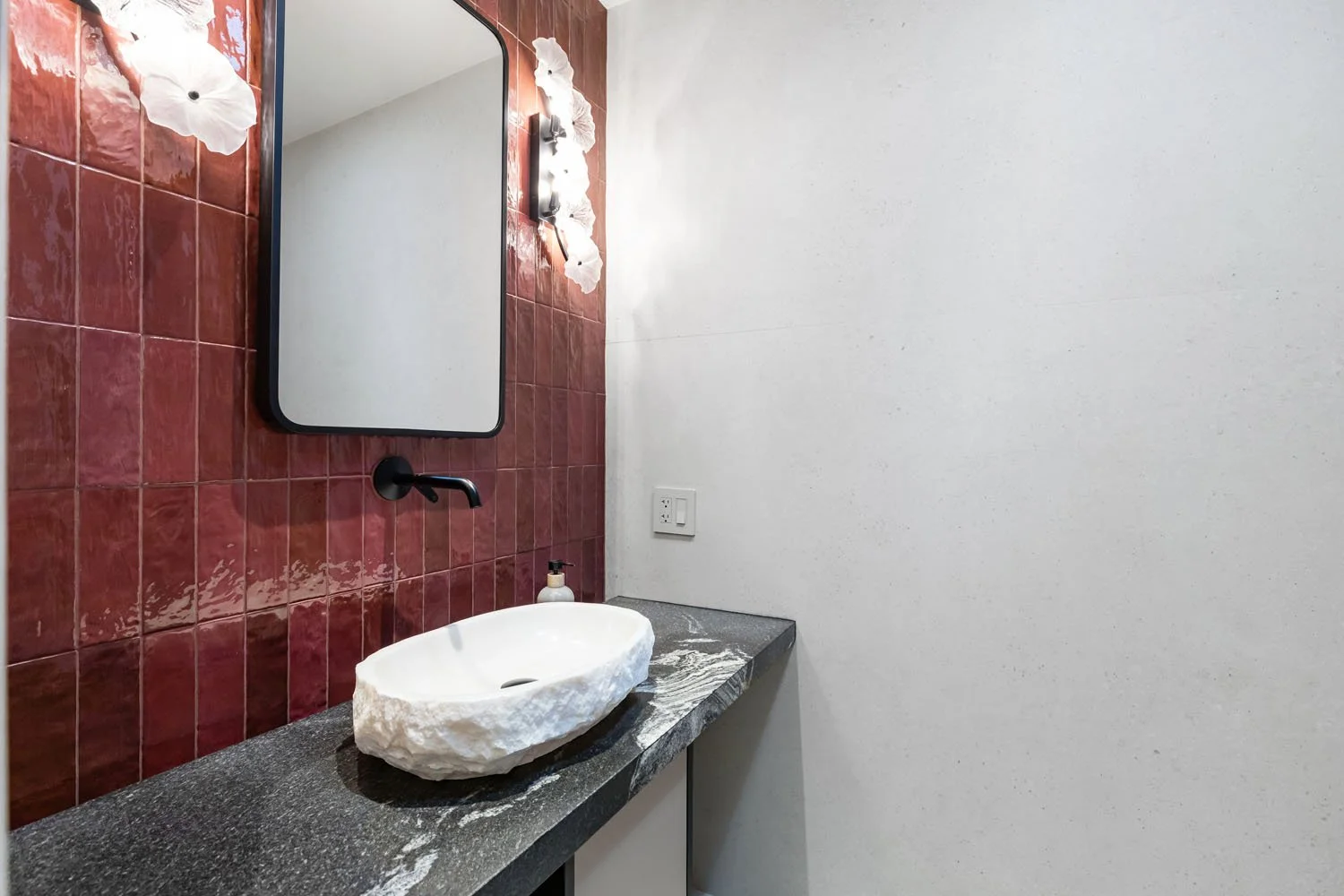 64-bathroom3-2.jpg