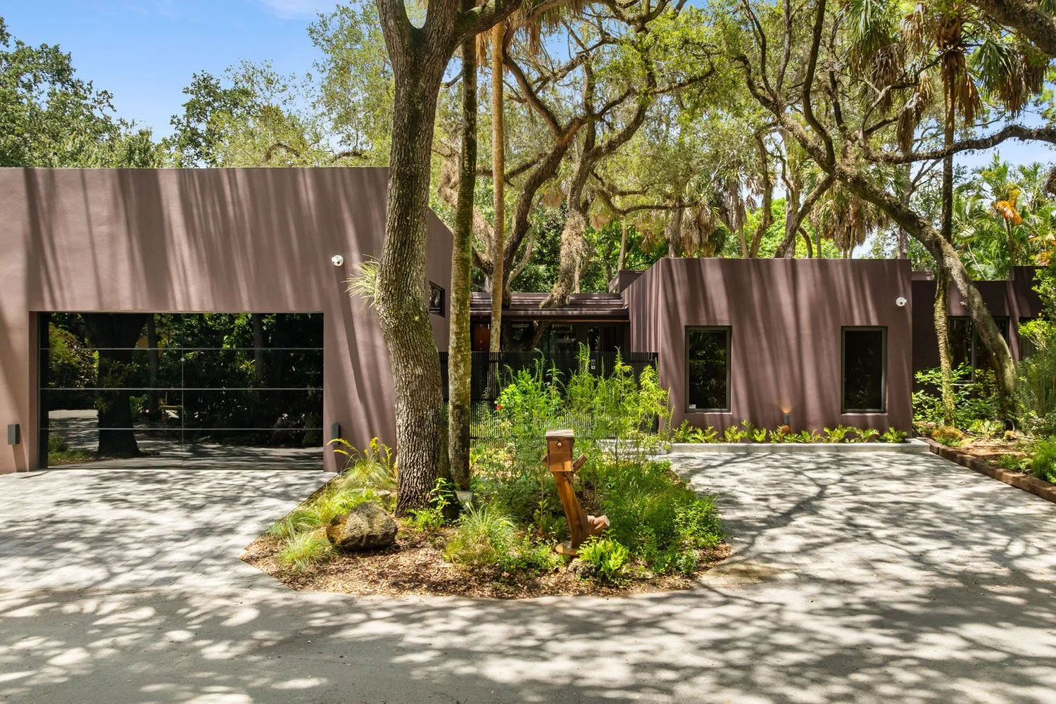 01a-ext-garage-parking.jpg