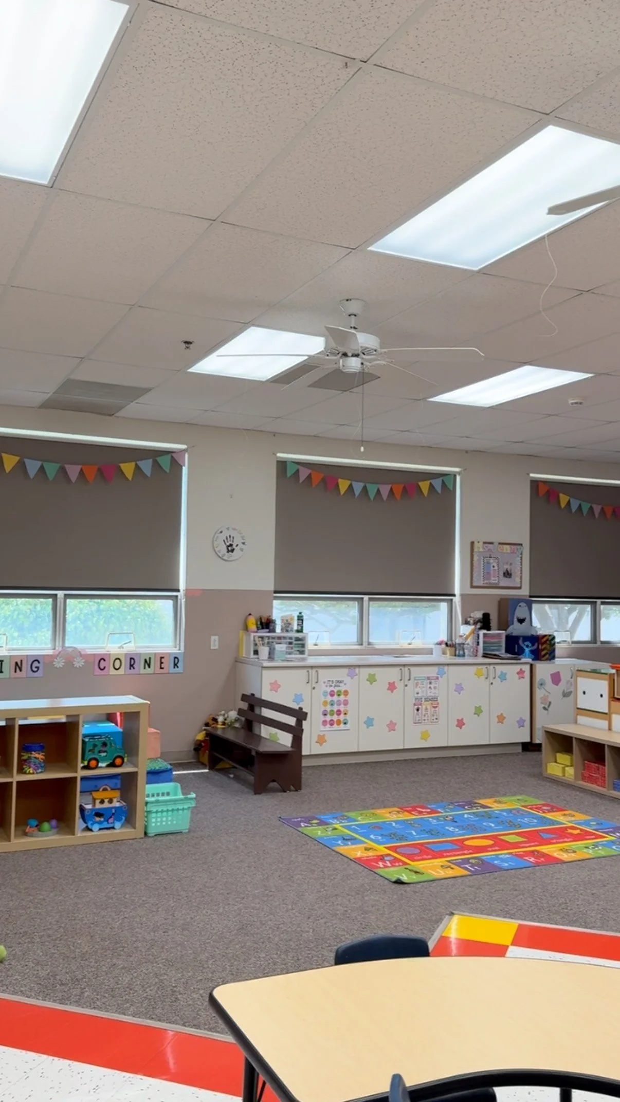 ✨ New Shades for a Cooler School! ✨
Today, all north-facing classrooms got brand new roll-down blackout shades, that’s 27 windows covered! 🪟🖤
Thanks to last year’s fundraising efforts, our students and teachers will enjoy cooler, more