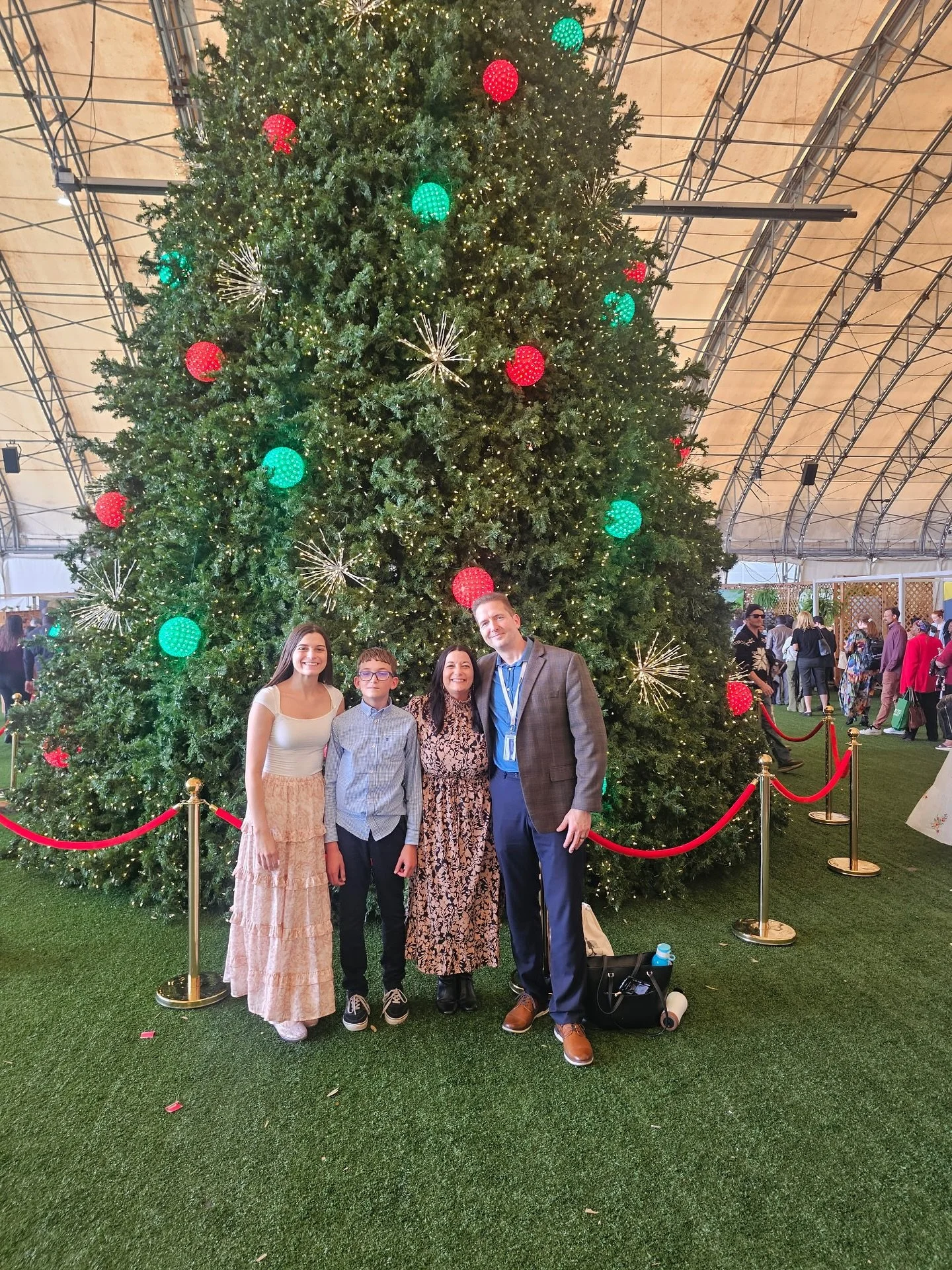 🙌 🥹 Sunday moments that turn into forever memories. Blessed Sunday at River, we made Christmas ornaments and decorated our tree🤍📸🙌🎄❤️