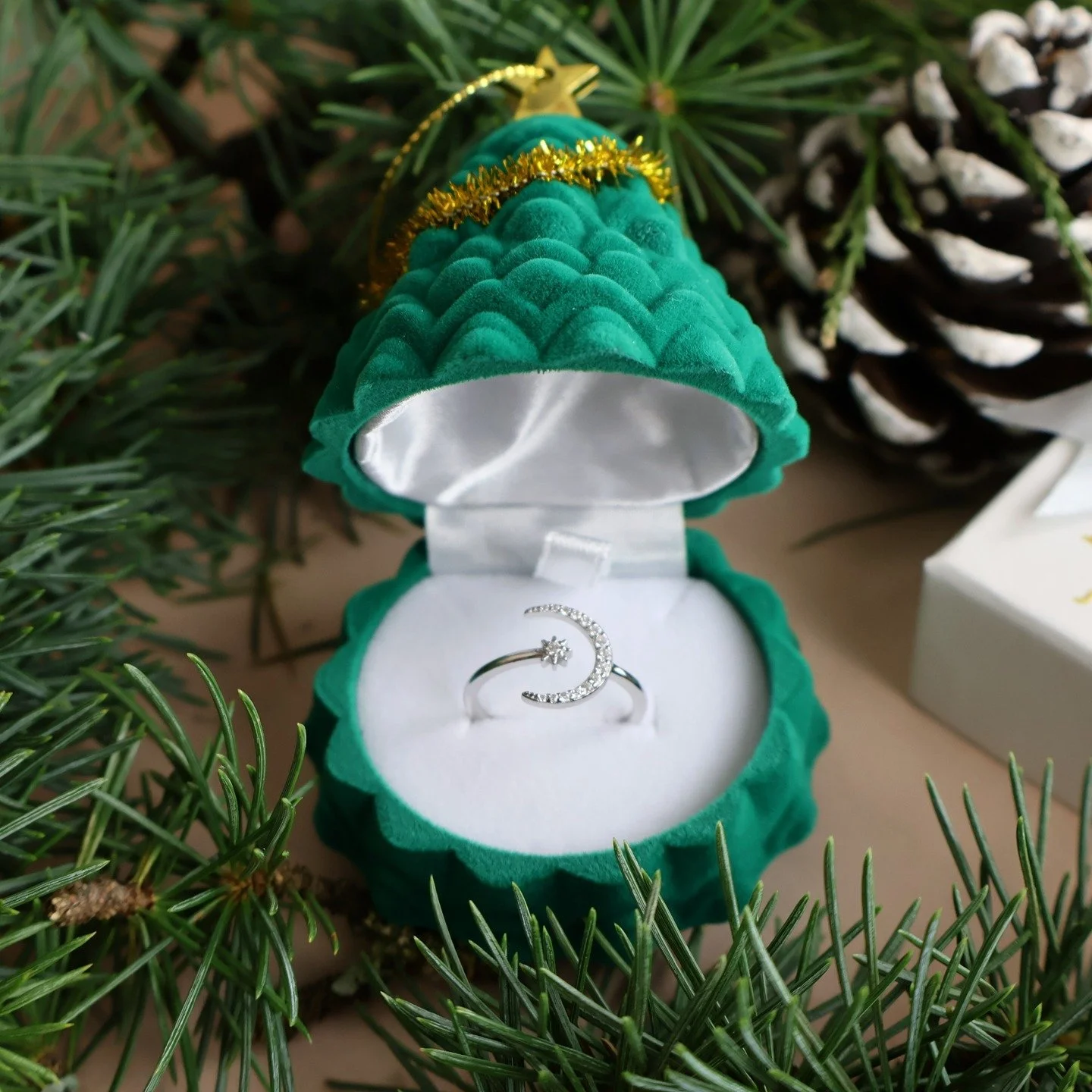 There&rsquo;s magic in the air &mdash; and under the tree. 🌲www.laurre.uk
Our Moon &amp; Star 925 Sterling Silver Ring is the perfect festive sparkle for someone who lights up your universe.
Beautifully presented in a Christmas tree box, it&rsquo;s 