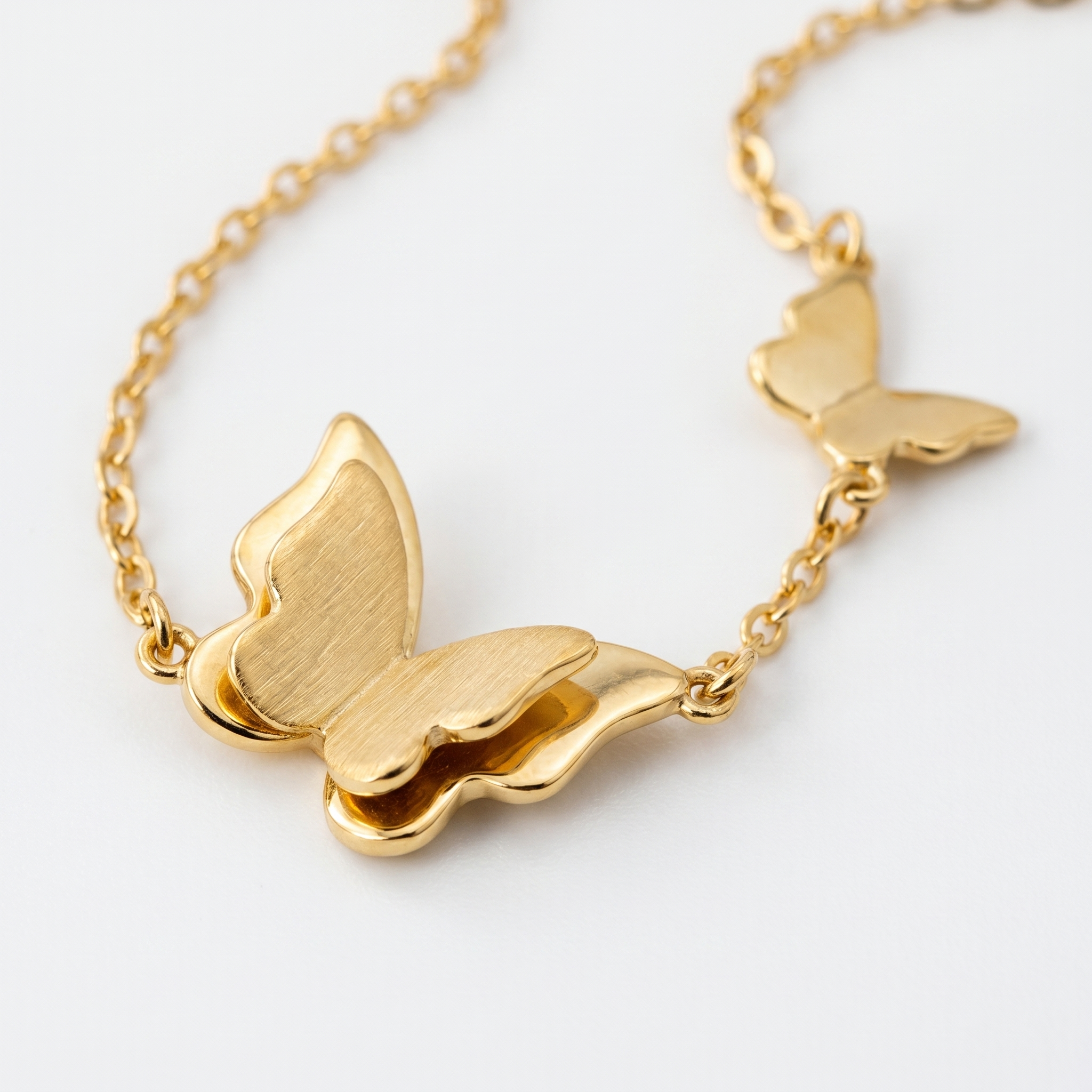 Close-up butterfly bracelet in 925 sterling silver with 18K gold plating by LAURRÈ