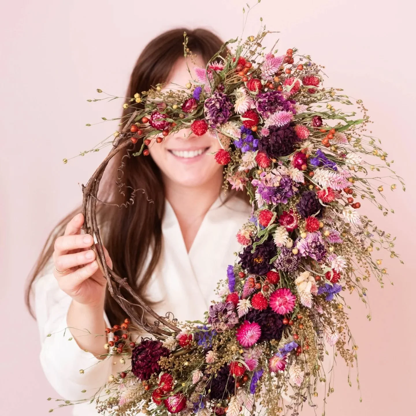 I didn't think dried flowers would play such a big part of our farm. When I was first business planning dried flowers weren't even part of the equation (but dahlias were). Now they make up over half of the farm. 

Thank you @lovingmycompany for the p