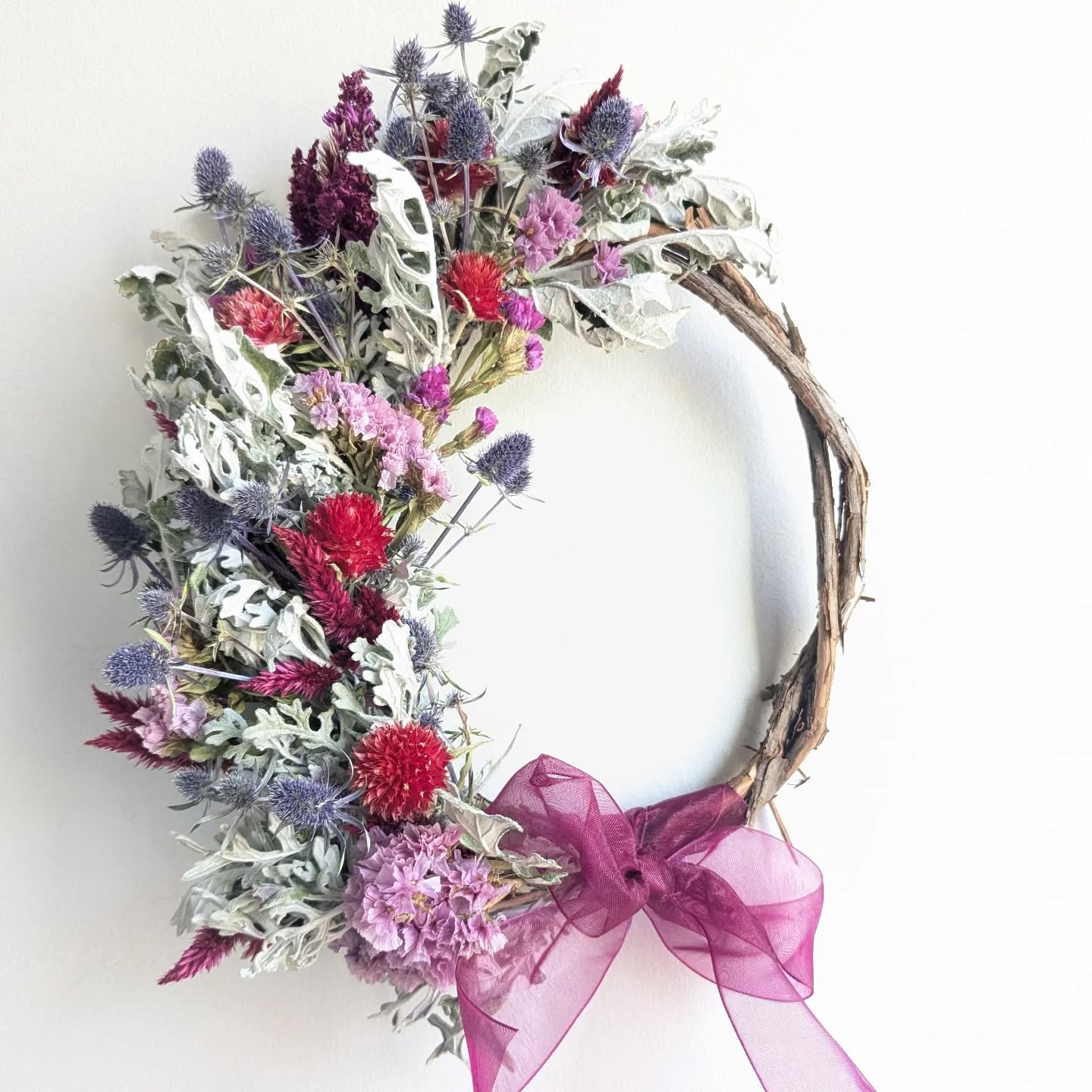 Eryngium has some serious prickles. I've been practicing using it in a way that doesn't end up with quite so many pokes.

#driedflowers #driedflowerwreath #flowerfarmer