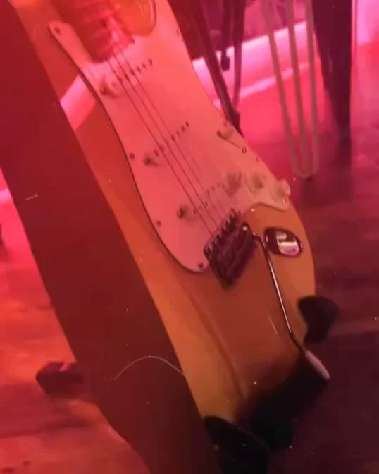 I had the best Sunday ever down at @thedenhgt last weekend. They were lovely enough to take a videos &amp; put togeather this clip for me. Excited to say that I will be back a few more time this year!! 

#livemusic #harrogate #guitarsinger #indie