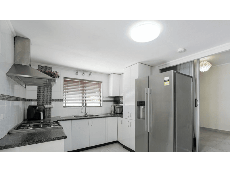 25 Abercrombie St Kitchen.png