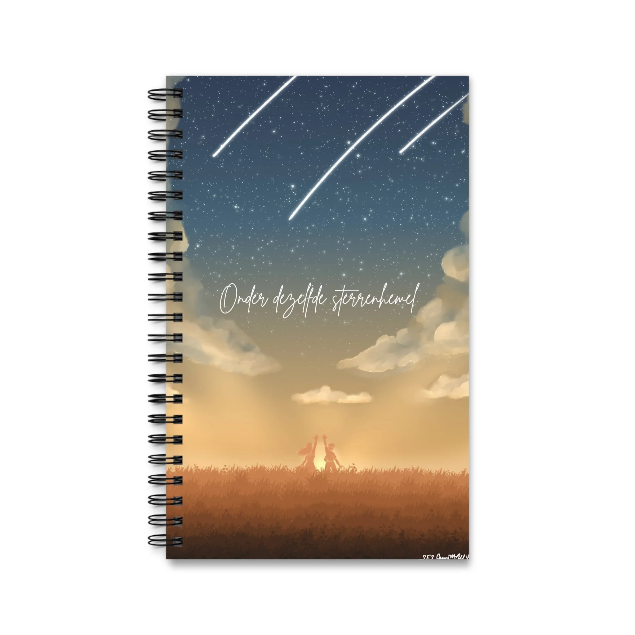 Spiraalnotitieboekje met illustratie Onder dezelfde sterrenhemel, speelse hemelse kunst door Starlight Falls Studio Haarlem