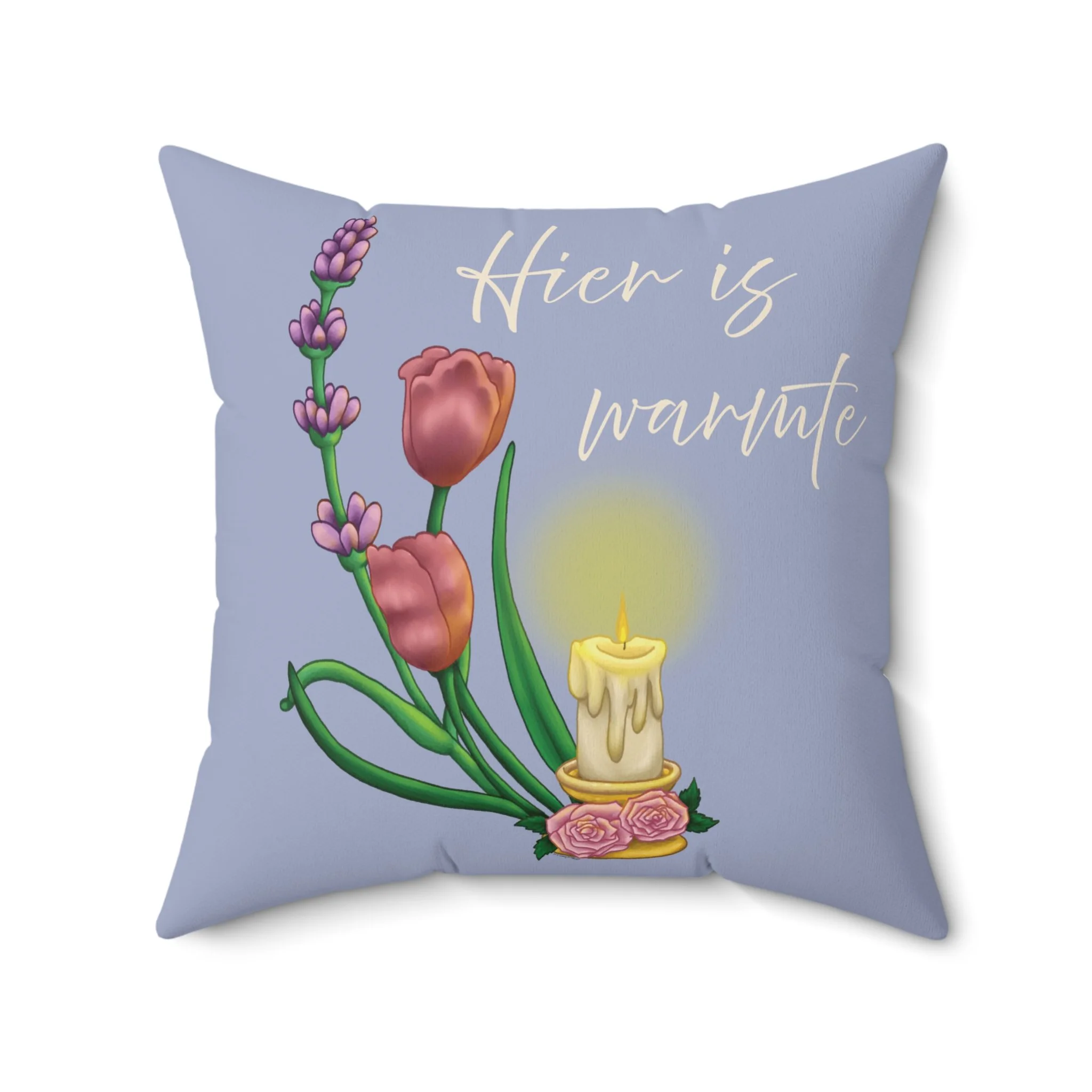 Hier Is Warmte decoratief lichtleisteenblauw kussen met cottagecore illustratie van kaars, lavendel en tulpen, grillige woondecoratie ontworpen in Haarlem Nederland. Size 20x20 in