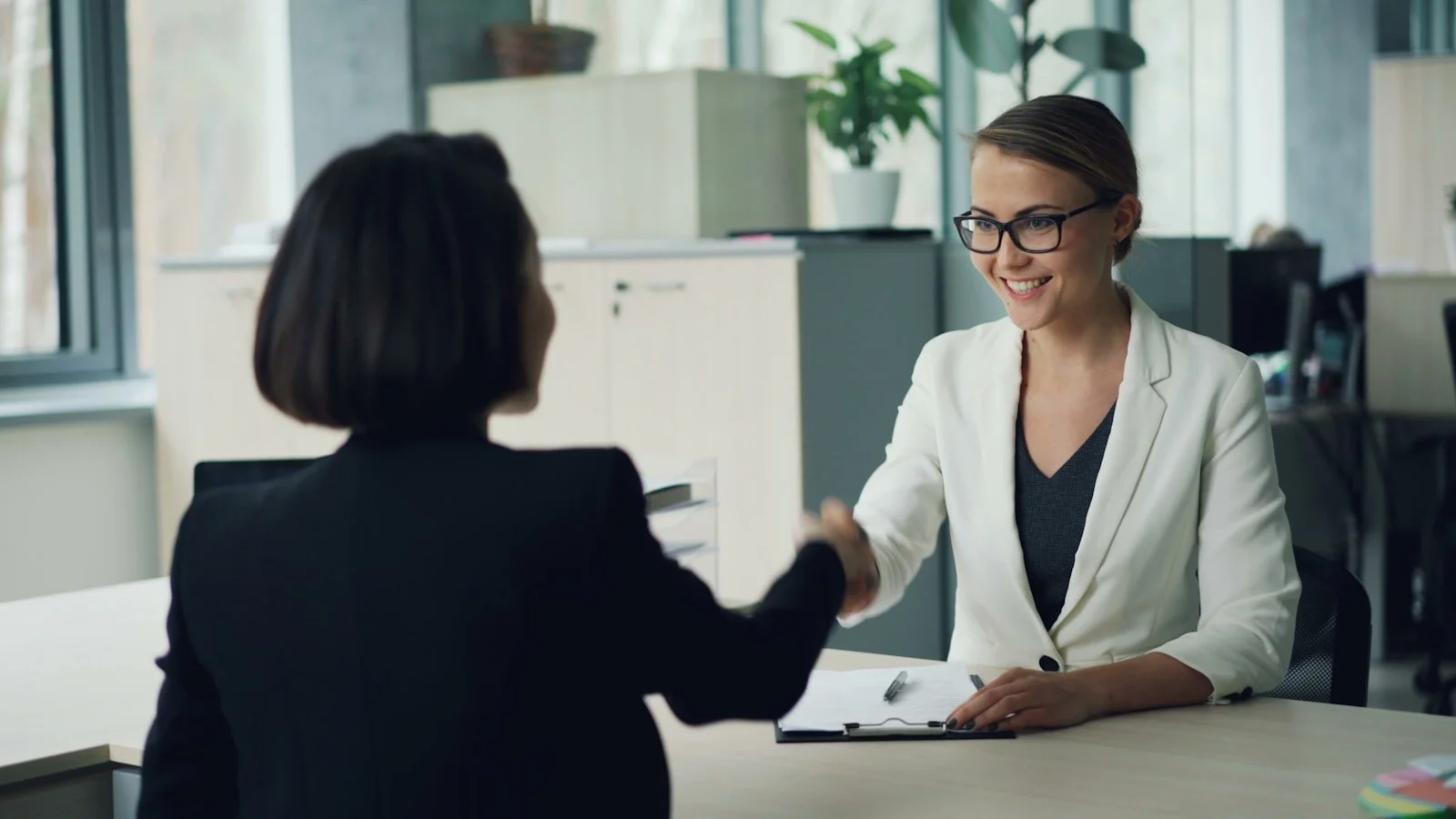 L-1A vs L-1B: Manager vs Specialized Knowledge