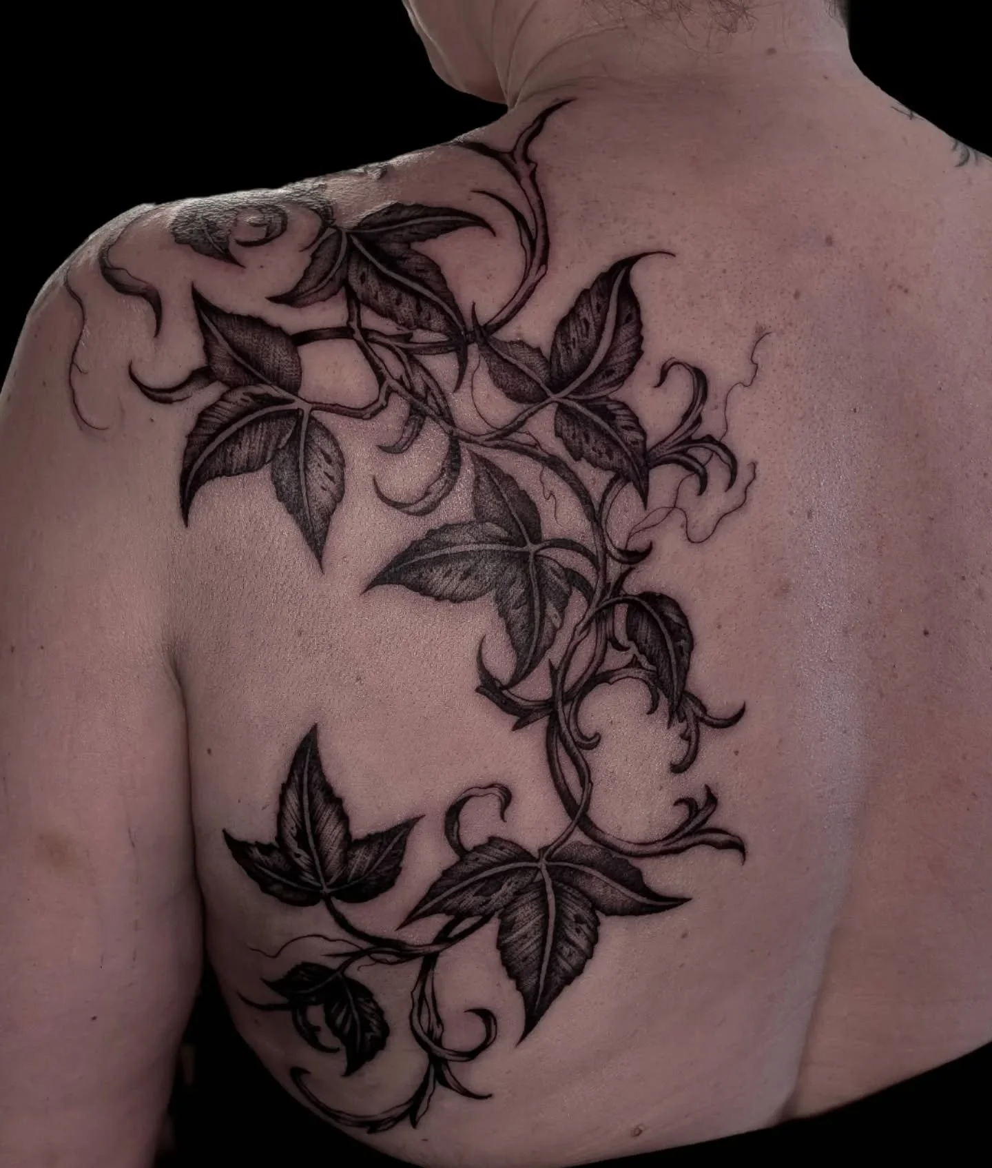 Freehand poison ivy 🌿 thanks so much for your trust Amelia!
