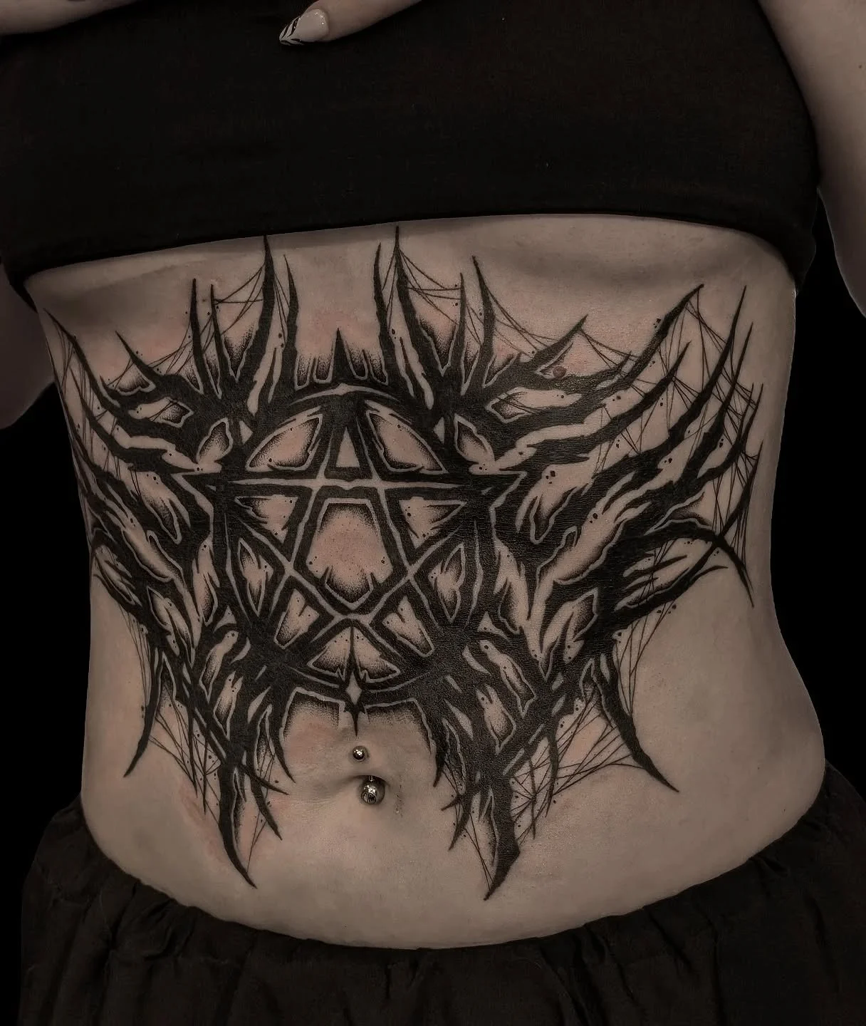 Absolutely gnarly stomach piece finished for Luna today. Thank you so much for your strength!! ❤️&zwj;🔥