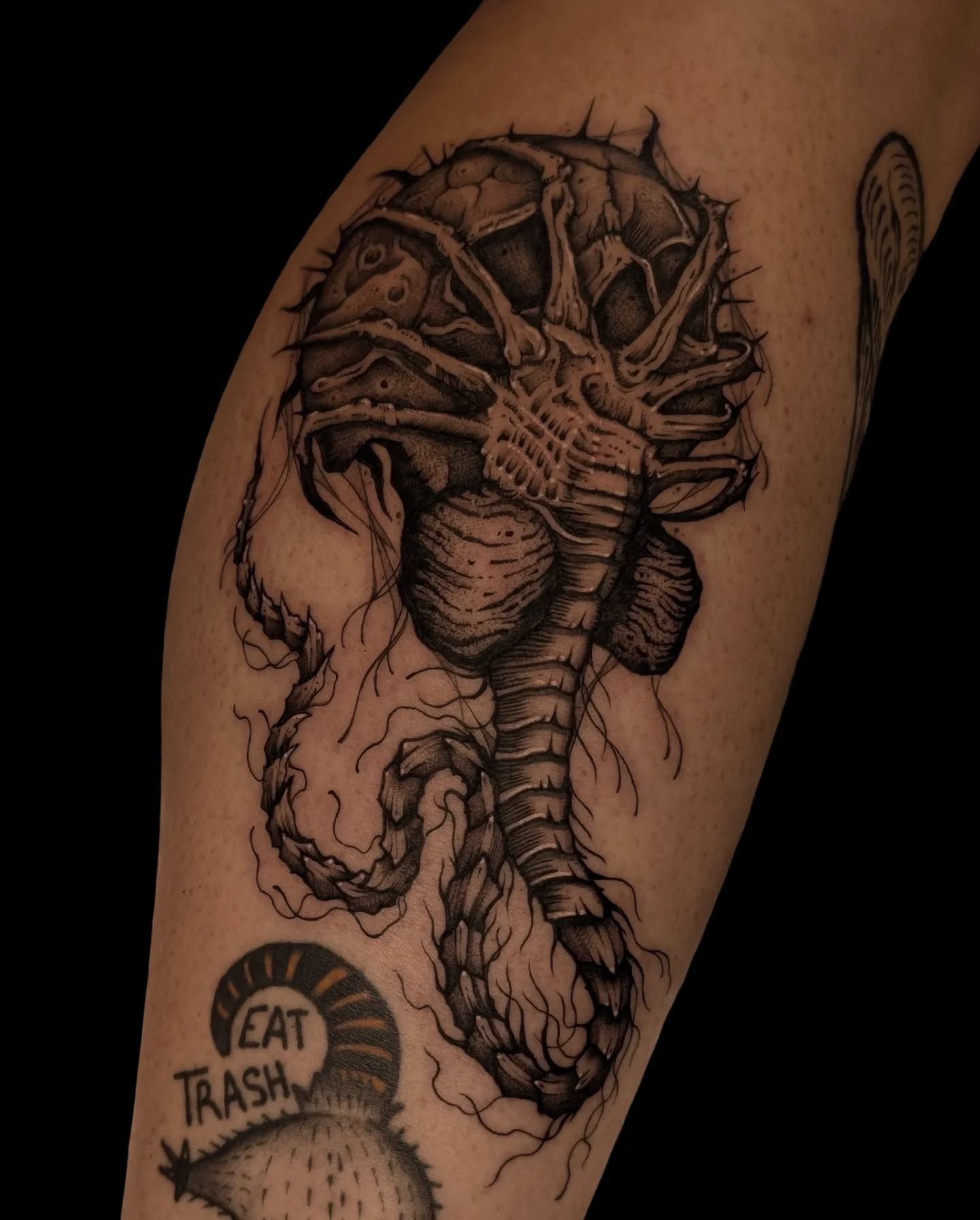 Still obsessing over this face hugger for my darling friend Champs ❤️&zwj;🔥 thank you for letting me do such a cool tatty!!