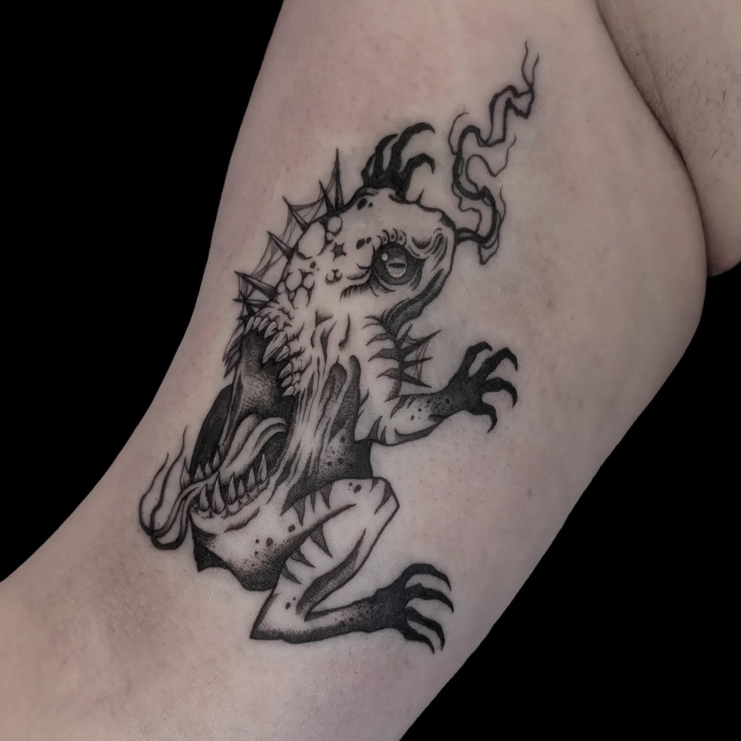 Had so much fun making this spoopy frog for Jazz's first tattoo! Thank you for your trust! 🐸