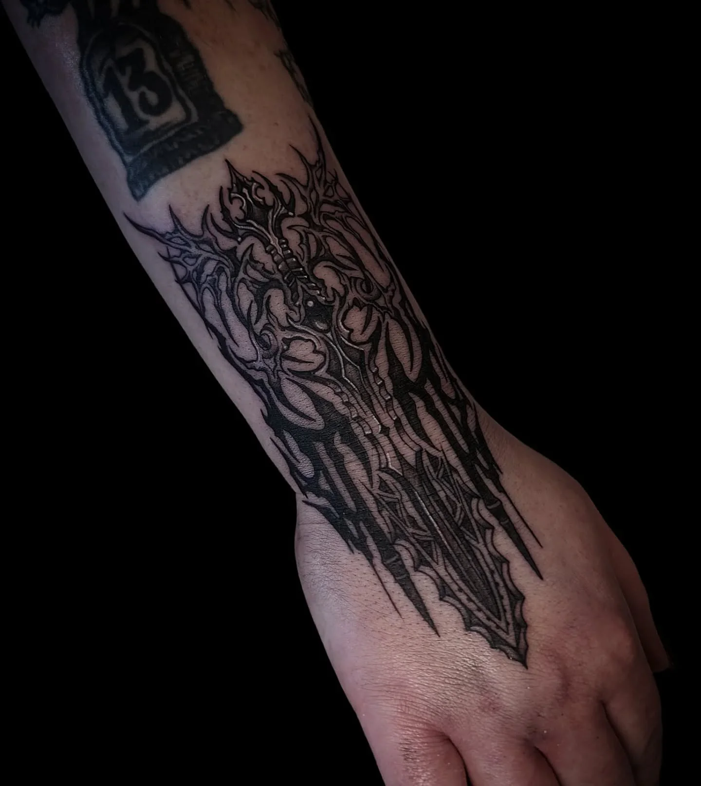 Super fun hand ornament for the lovely Caitlyn! Thank you for your trust 🙏❤️&zwj;🔥