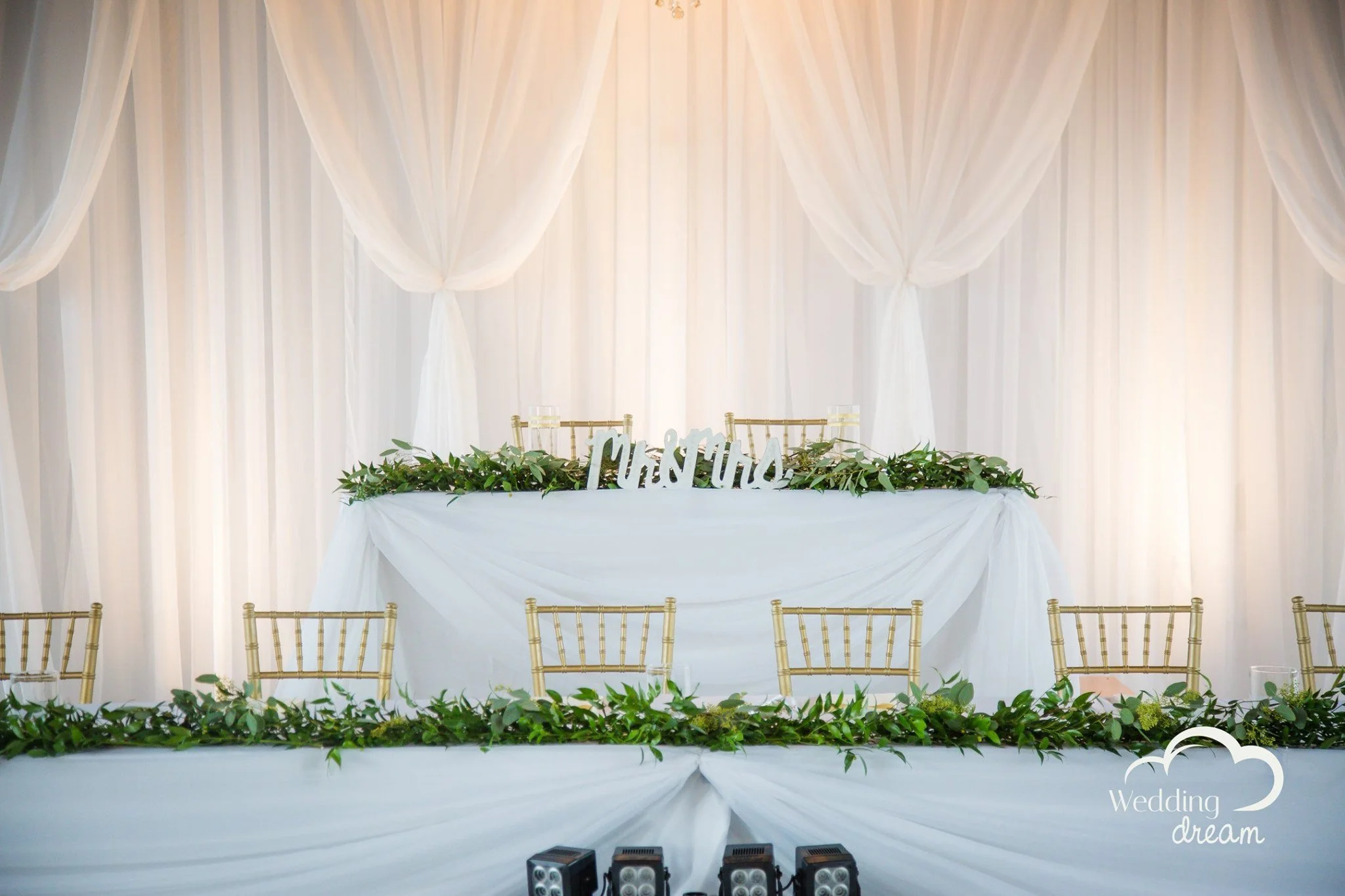 Elegant Black and White Barn Wedding