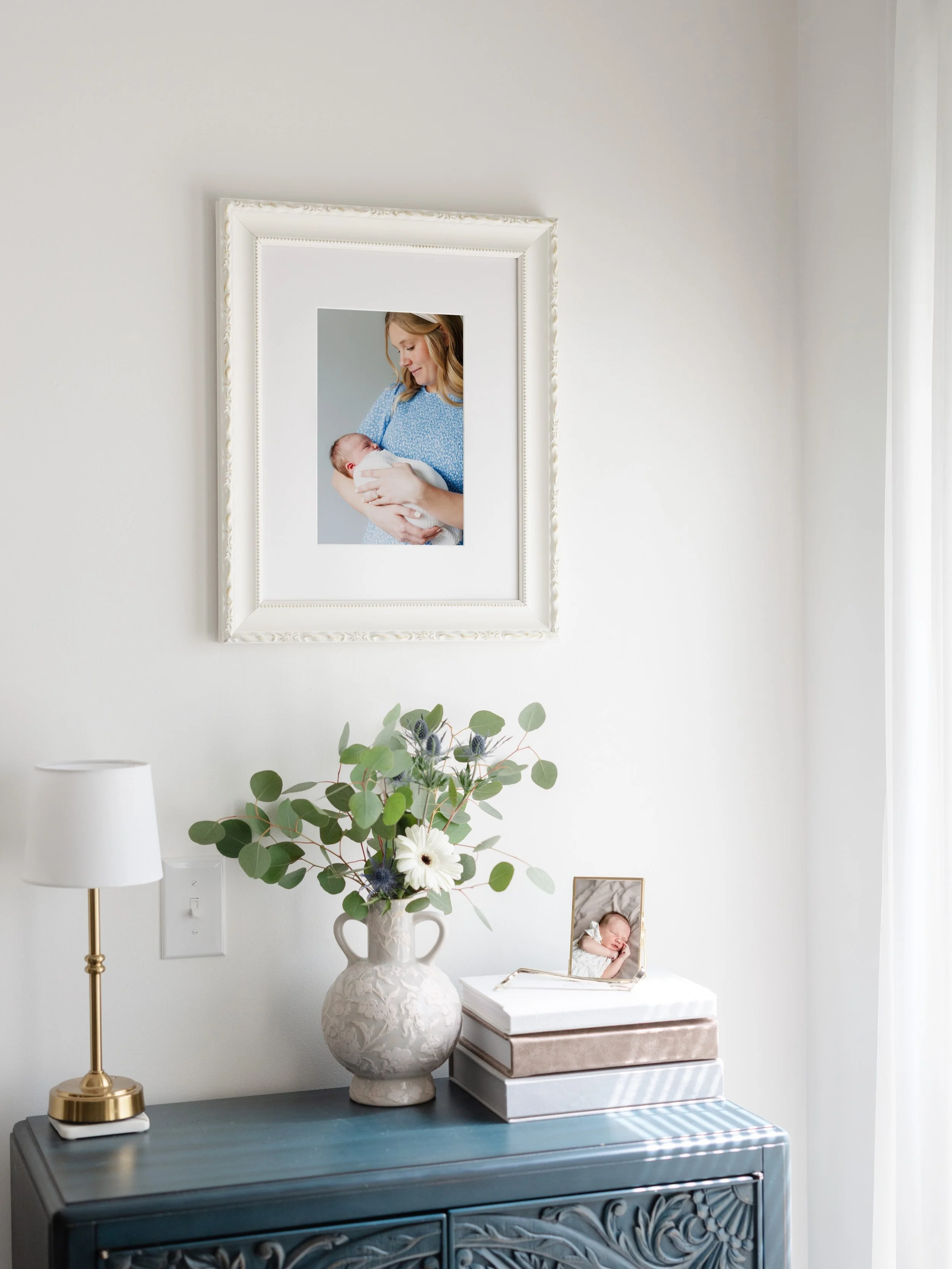 Motherhood deserves more than a spot on your camera roll. Every gallery includes a curated selection of artwork I&rsquo;ve personally chosen. This could be hanging on your wall 🤍 
.
.
.
.
Fort Collins photographer
Fort Collins newborn photographer
F