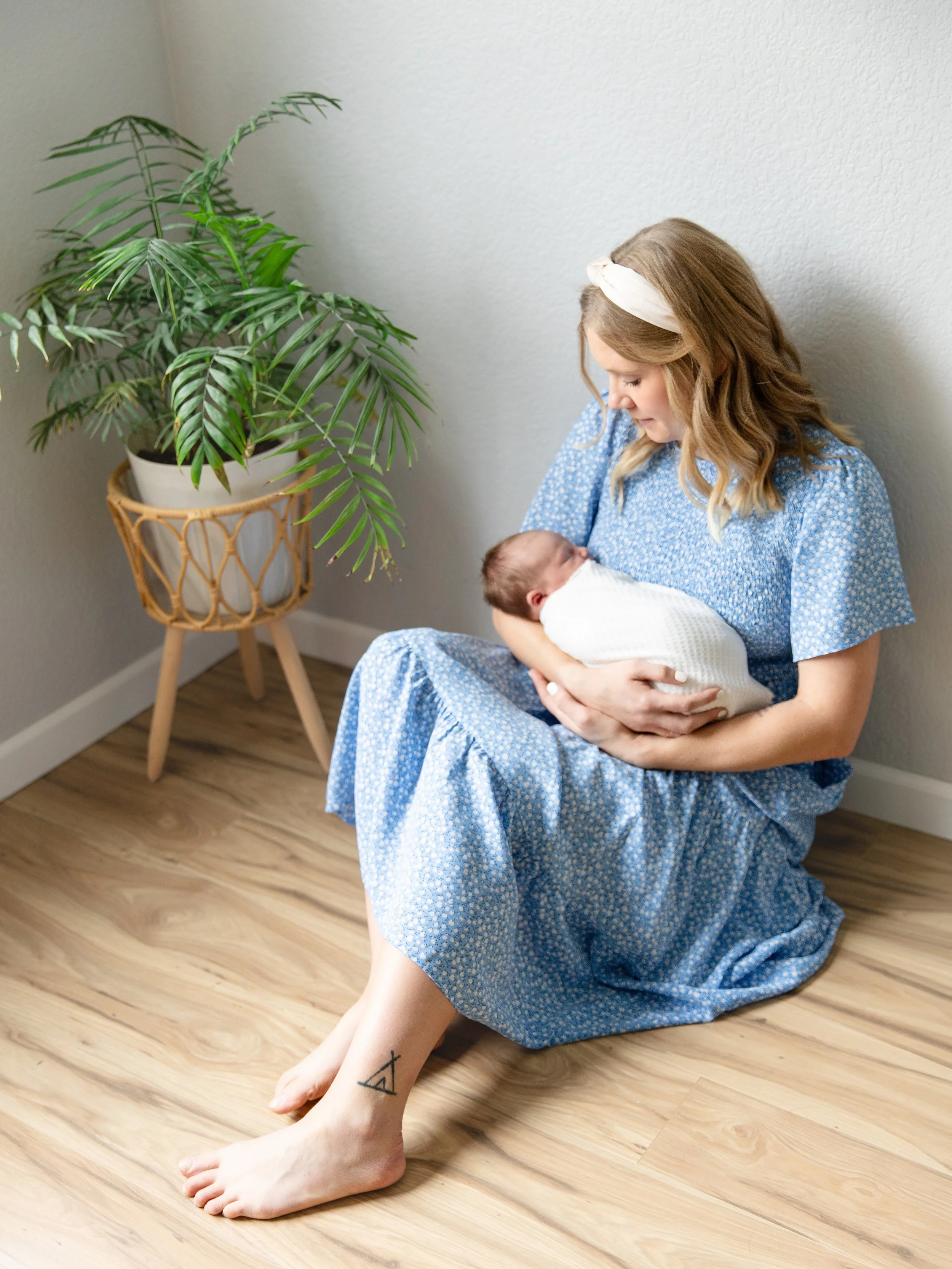 You won&rsquo;t regret having photos from this season. You&rsquo;ll just be glad you have them later on.

Whether at home or in the studio, we follow your baby&rsquo;s rhythm and keep things simple.
.
.
.
.
Fort Collins newborn photographer
Northern 