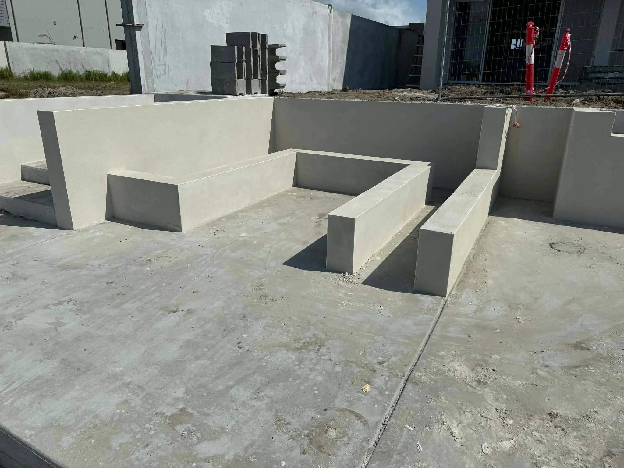 We&rsquo;ve been BUSY transforming homes all over the Gold Coast! 🔥
And this one is all about the finishing touches&hellip;

Check out this stunning BBQ area we rendered, clean, modern, and built for entertaining.

Alongside this, DPL Coatings also 