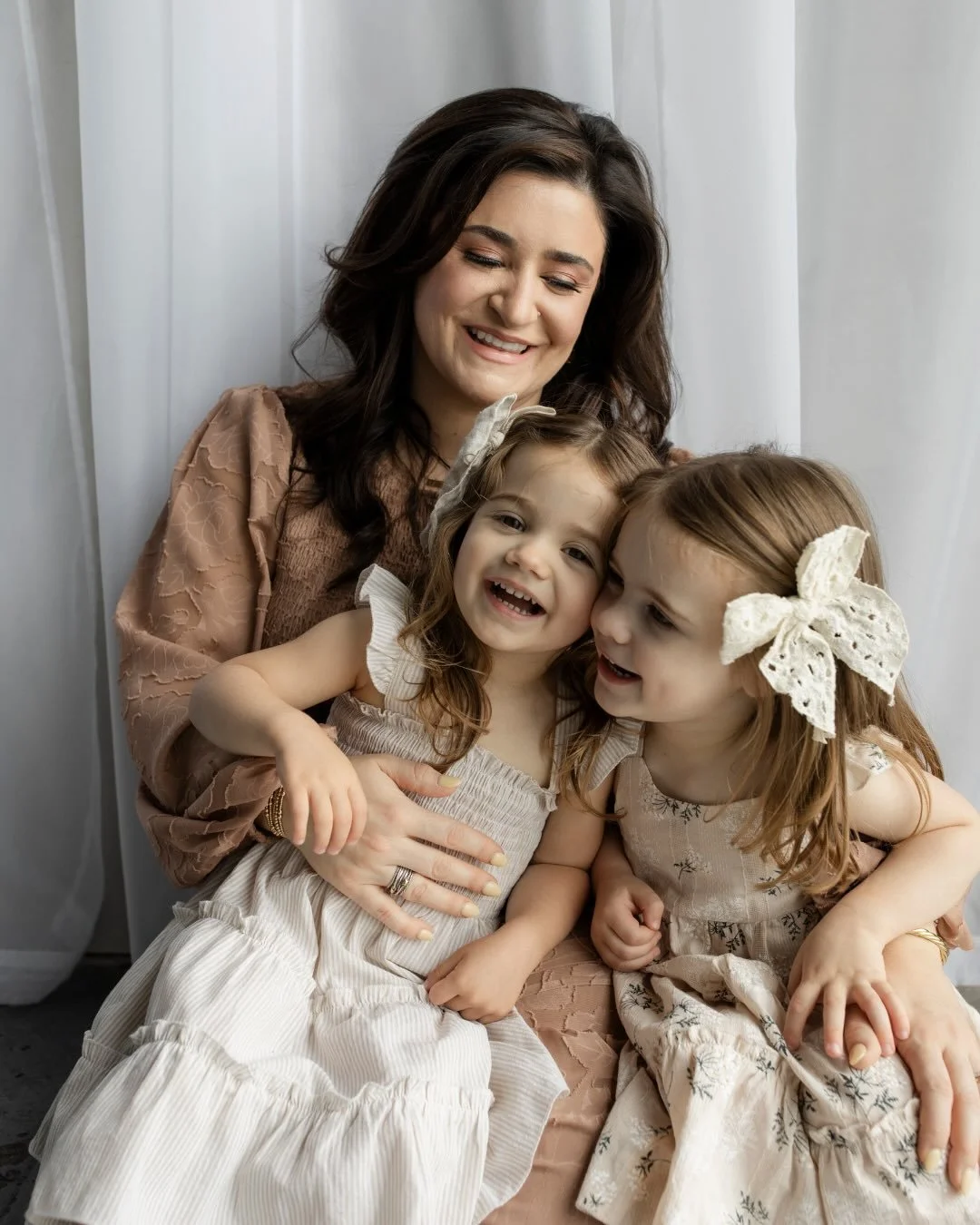 MAMA MINI SESSIONS 💕 MAY 31 | Just three spots available! 
 Quick, simple, stress-free&hellip;still gorgeous.   ▪️Sunday, May 31 in Kirkland
▪️20 minutes
▪️10 photos   Book now from the bio link and see you soon!