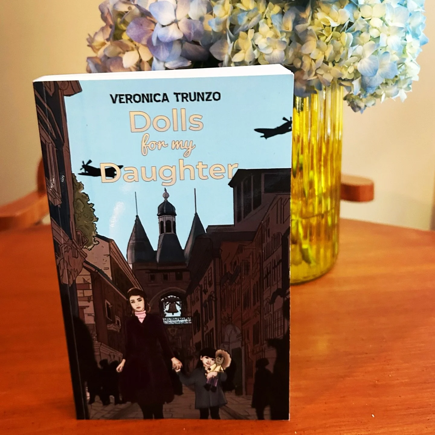 With Mother&rsquo;s Day coming up, make sure you get your bookish mama a historical fiction that is sure to bring a tear to her eye? ❤️

All about motherhood, strength, starting over, and the sacrifices we make for love, Dolls for my Daughter makes f