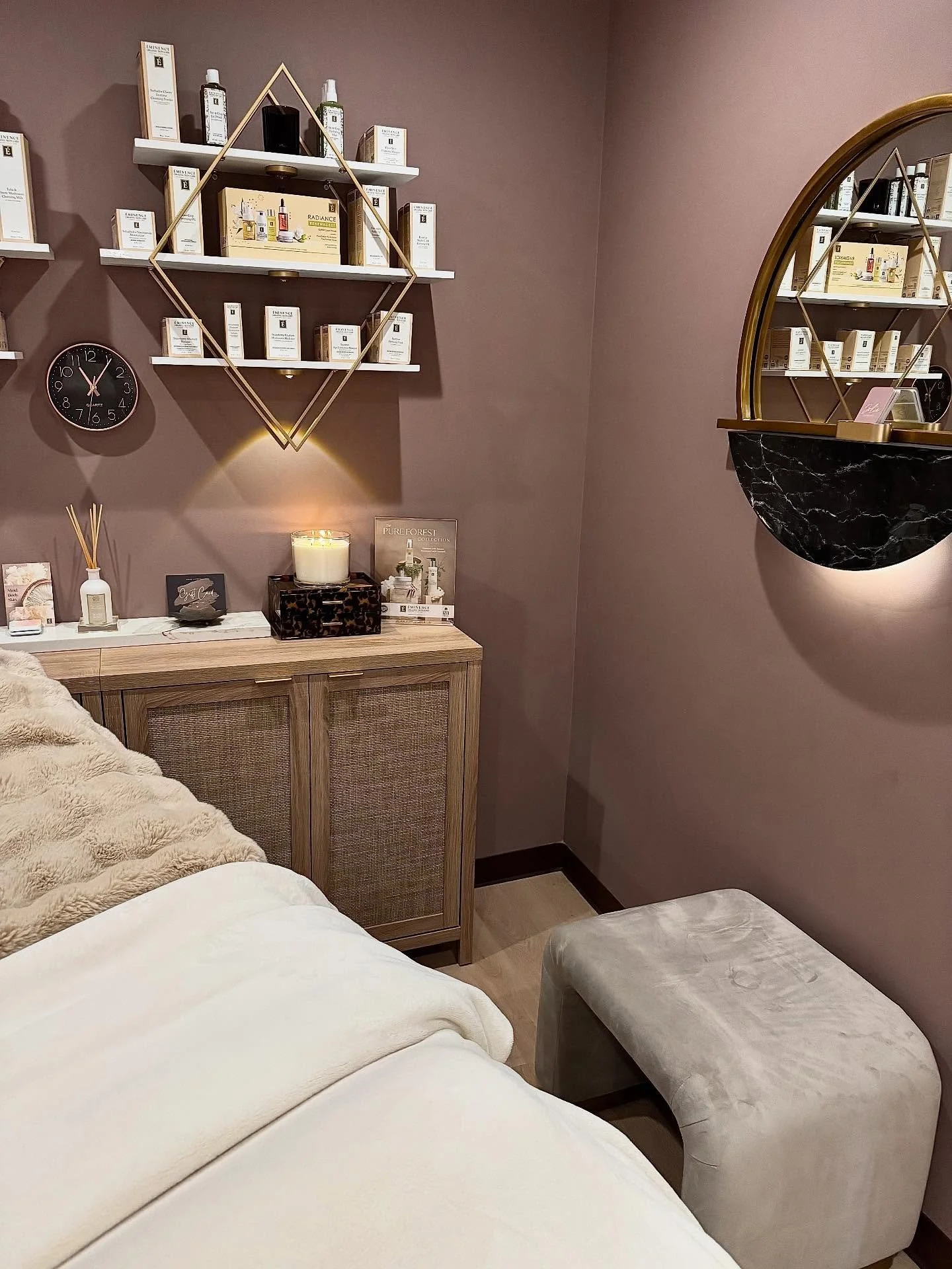 | jolie | a mauve hue for a mellow you 🧴🔮🫧 

A few pictures from a recent project where we refreshed, paint, fixtures, furniture and accessories - now the perfect relaxation zone! Check out @jolie.esthetics.llcco for all your beauty needs 🧖🏽&zwj