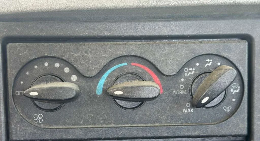 2011 International Dura Star - AC Controls