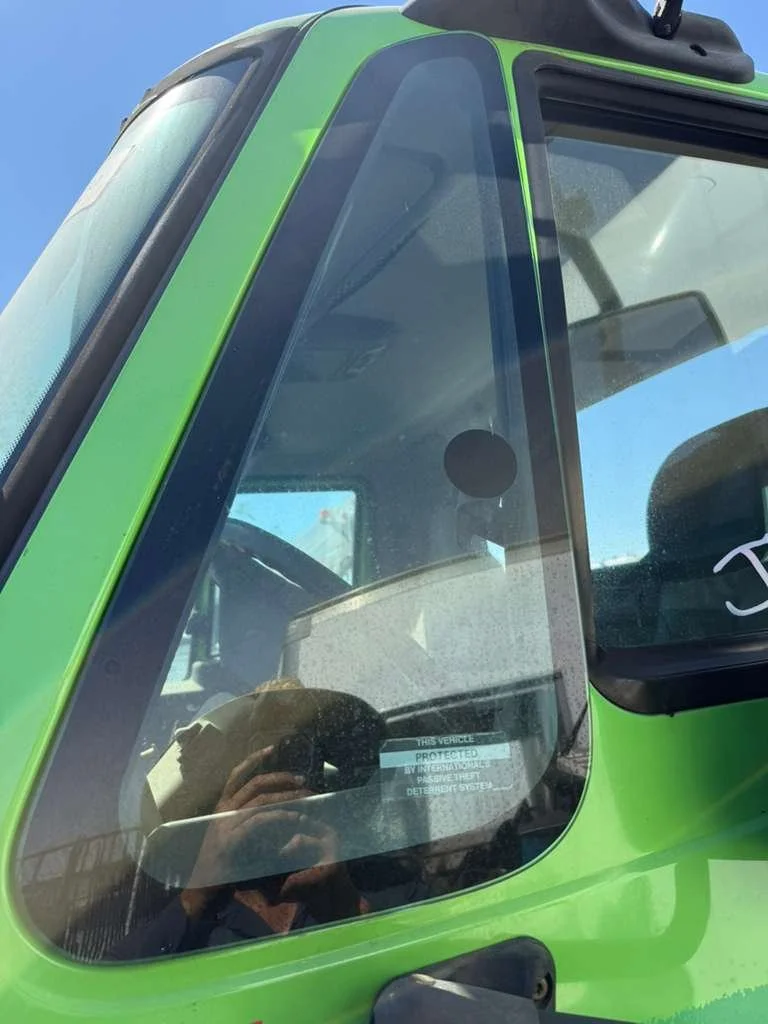 2011 International Dura Star - Small Flip Window