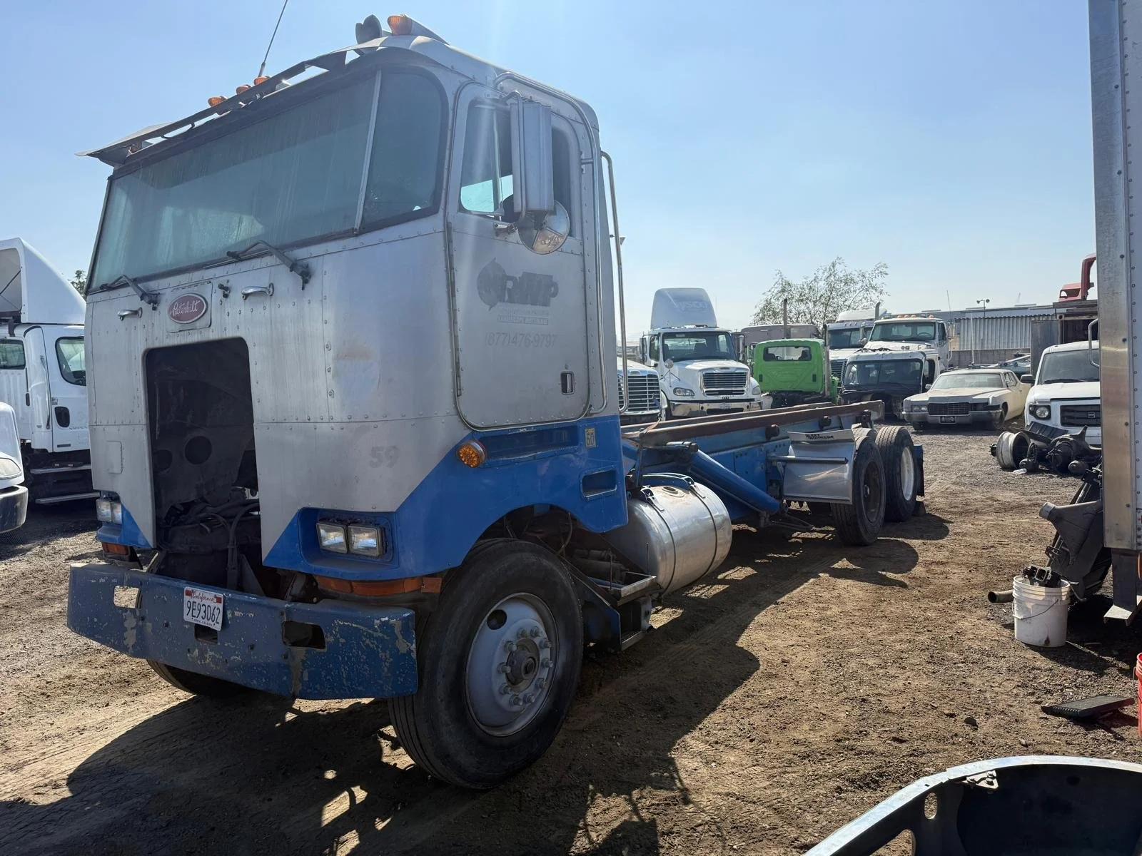 2011 PETERBILT 362 - Complete Cab