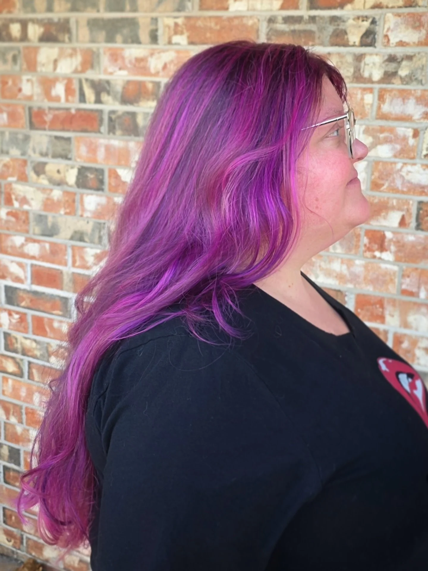 Shorter days, brighter hair ✨ When the sun sets early, we bring our own light 🌈

This vivid transformation by @hairburner70 is the energy we need heading into winter 🔥
&bull;
&bull;
&bull;
&bull;
&bull;
#okchairstylist #vividhair #hairtransformatio